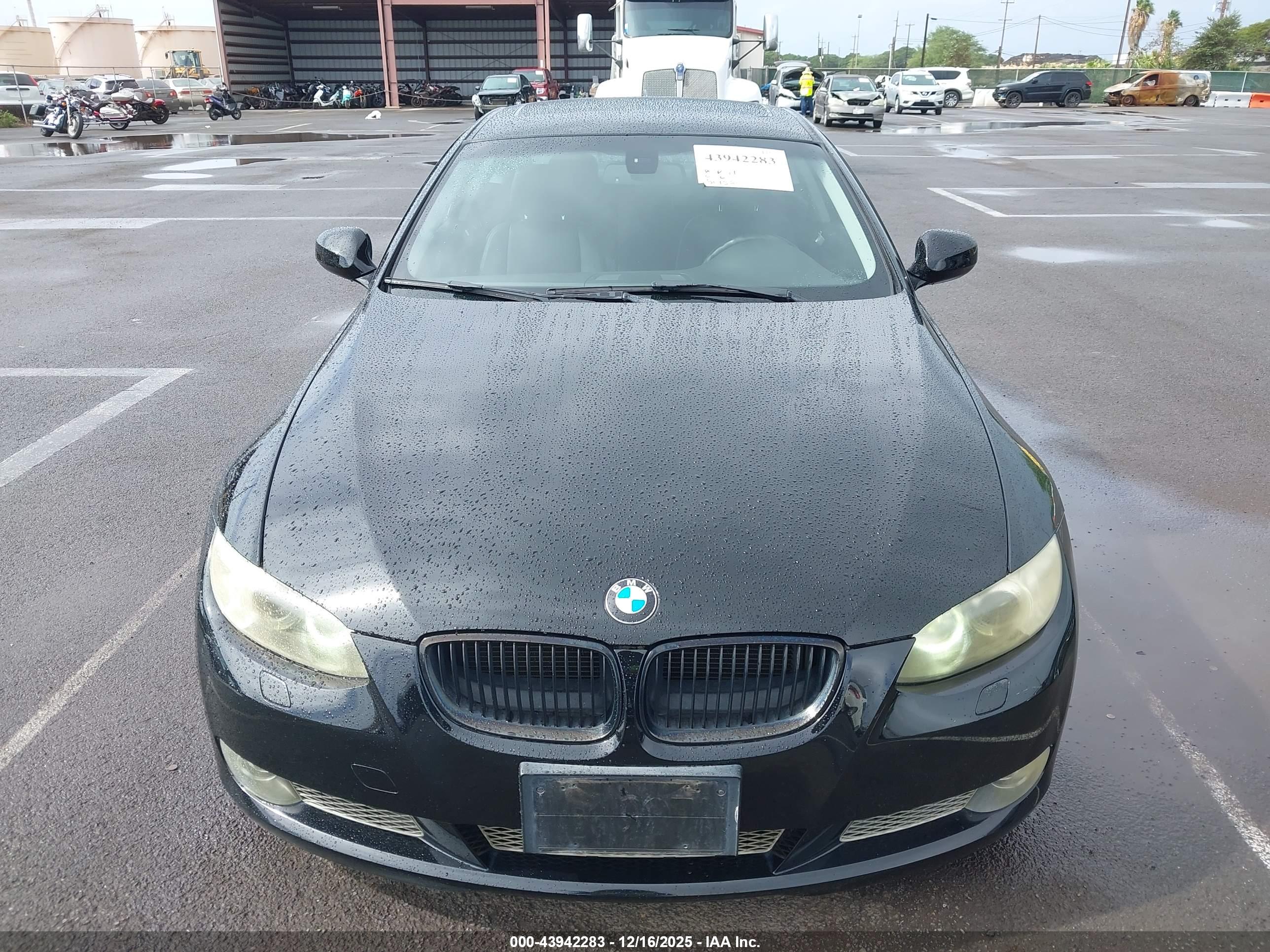 BMW 335I image 6