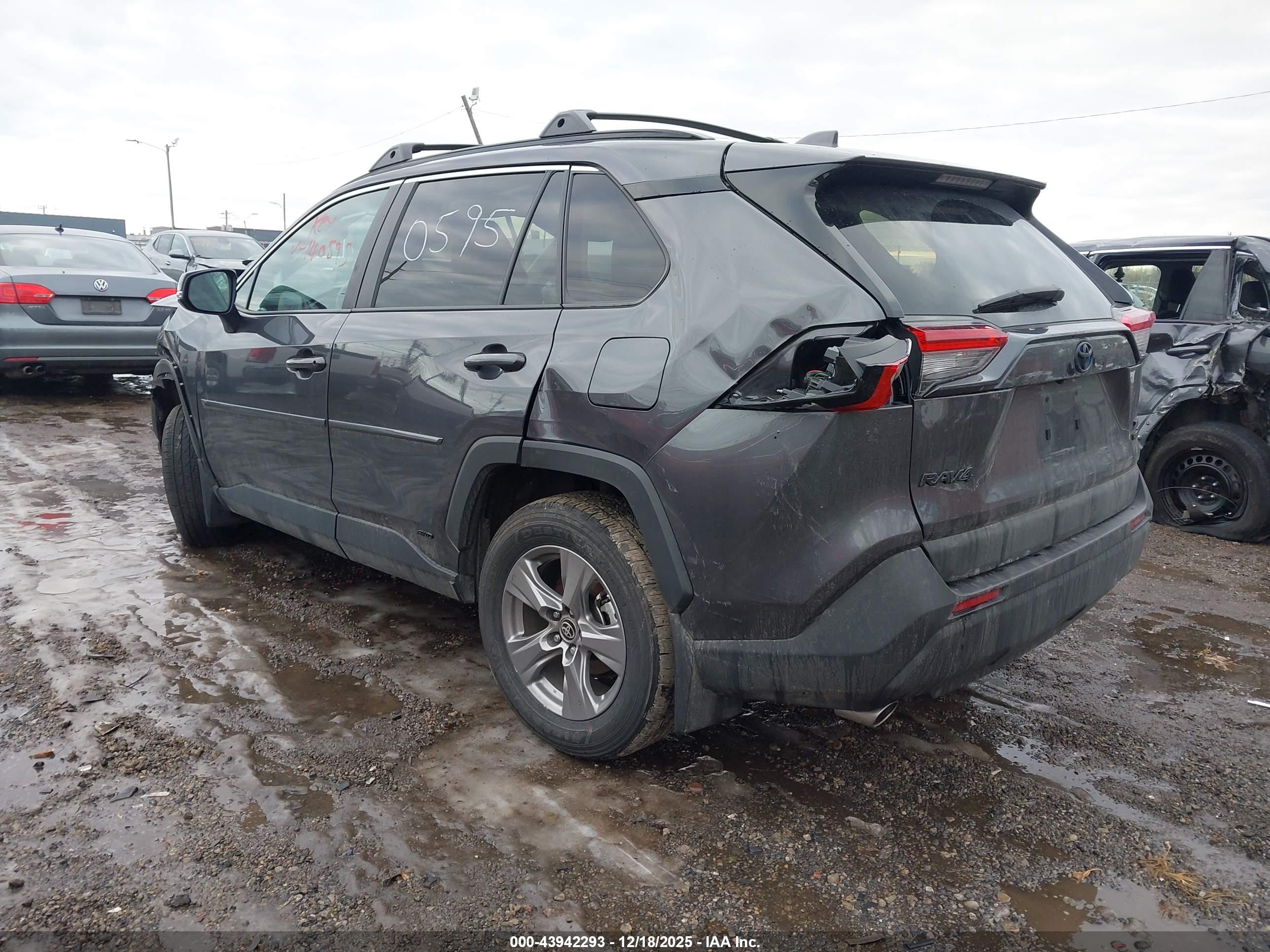 TOYOTA RAV4 image 3