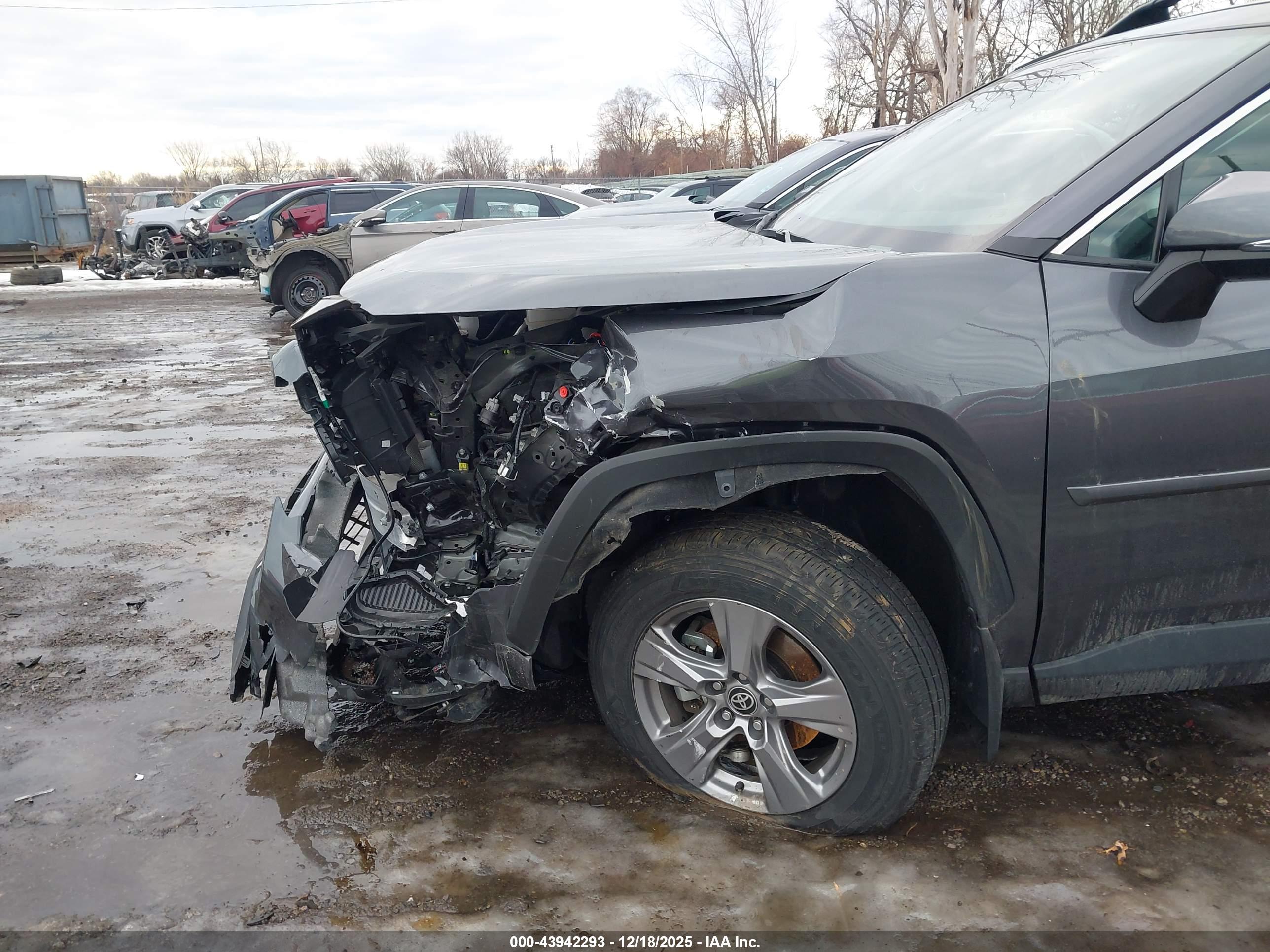 TOYOTA RAV4 image 6