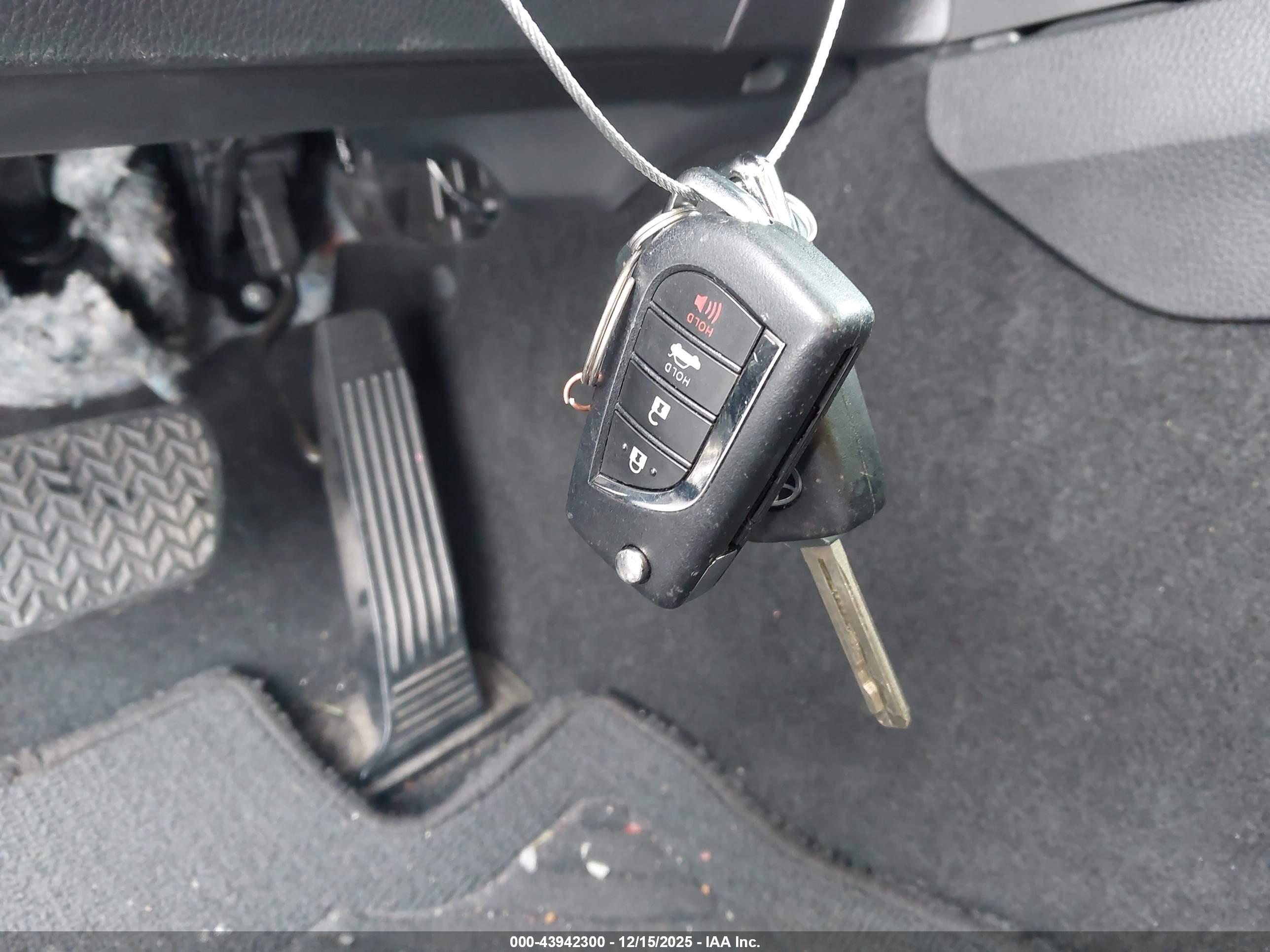 TOYOTA CAMRY image 11