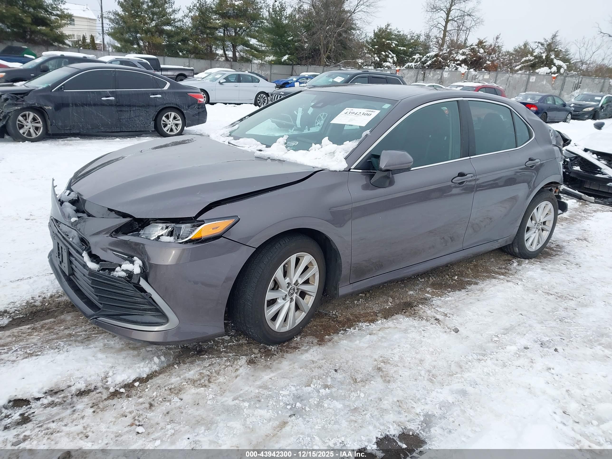 TOYOTA CAMRY image 2