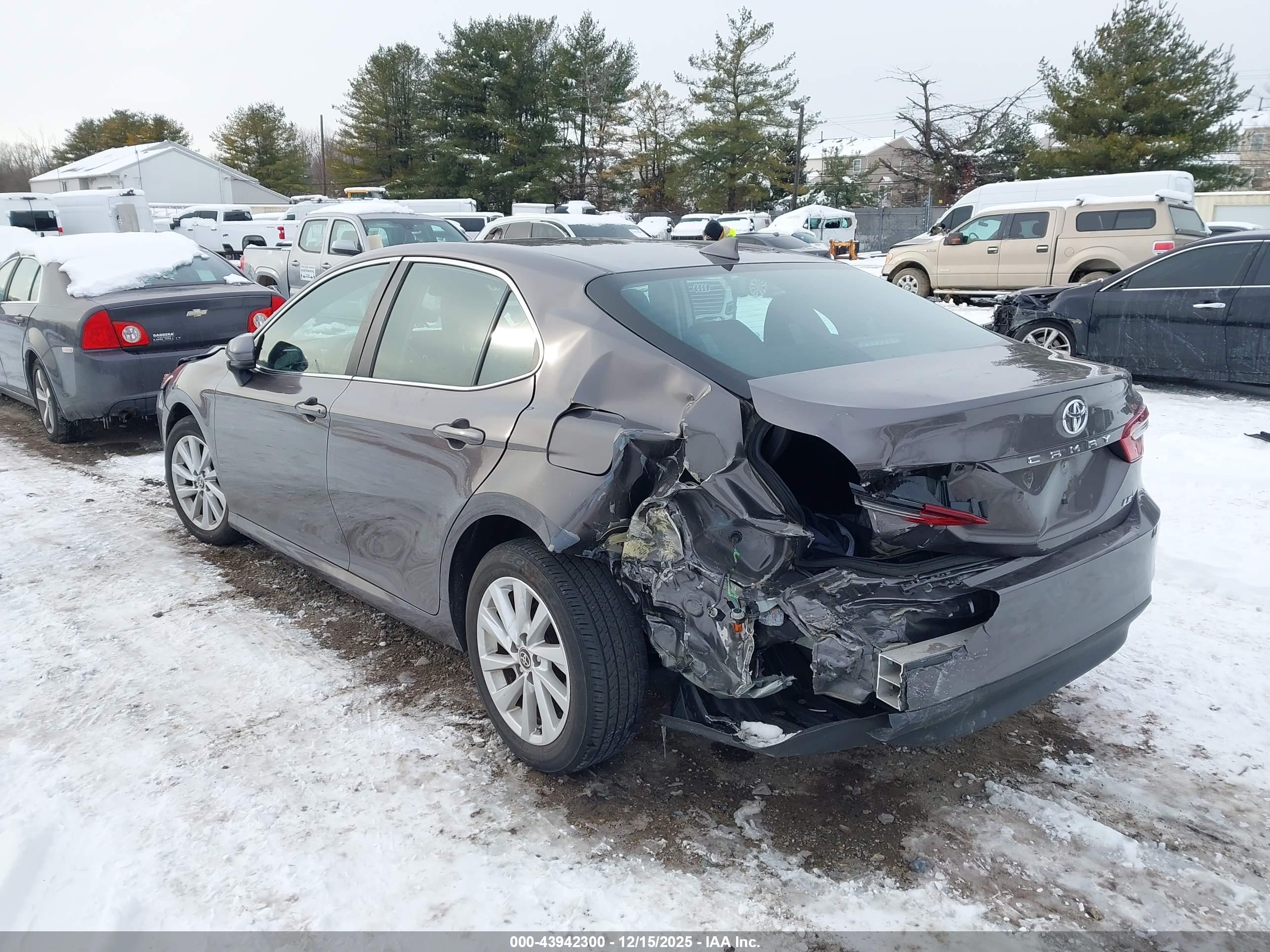 TOYOTA CAMRY image 3