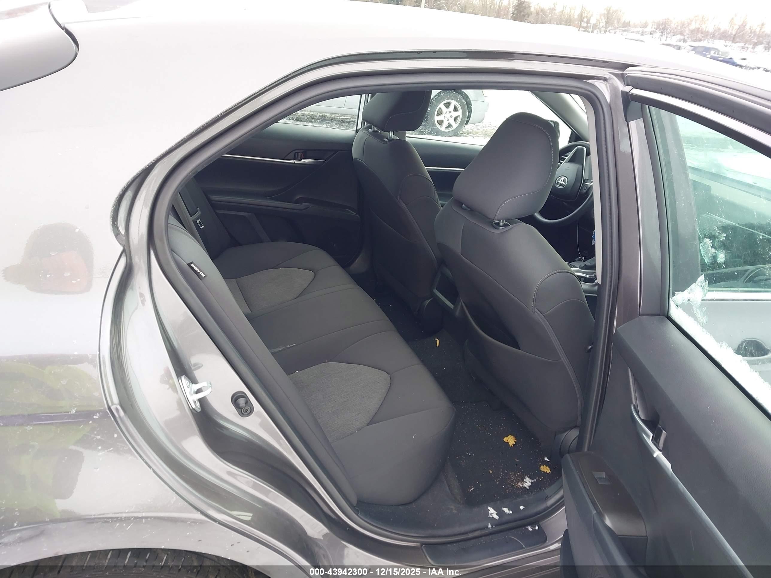 TOYOTA CAMRY image 8