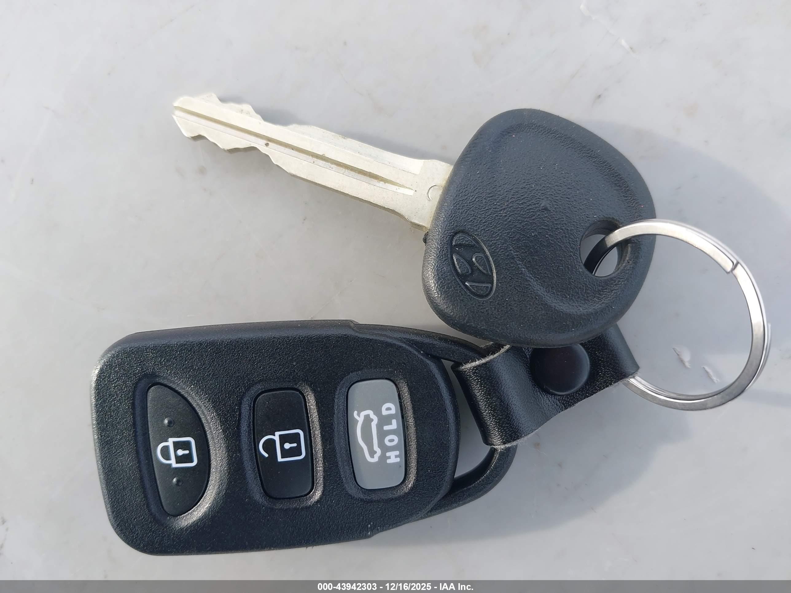 HYUNDAI ELANTRA image 11
