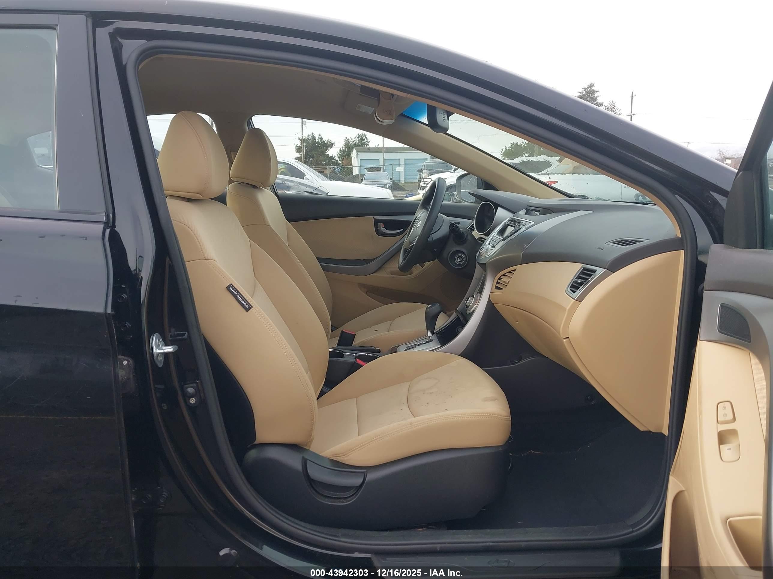 HYUNDAI ELANTRA image 5