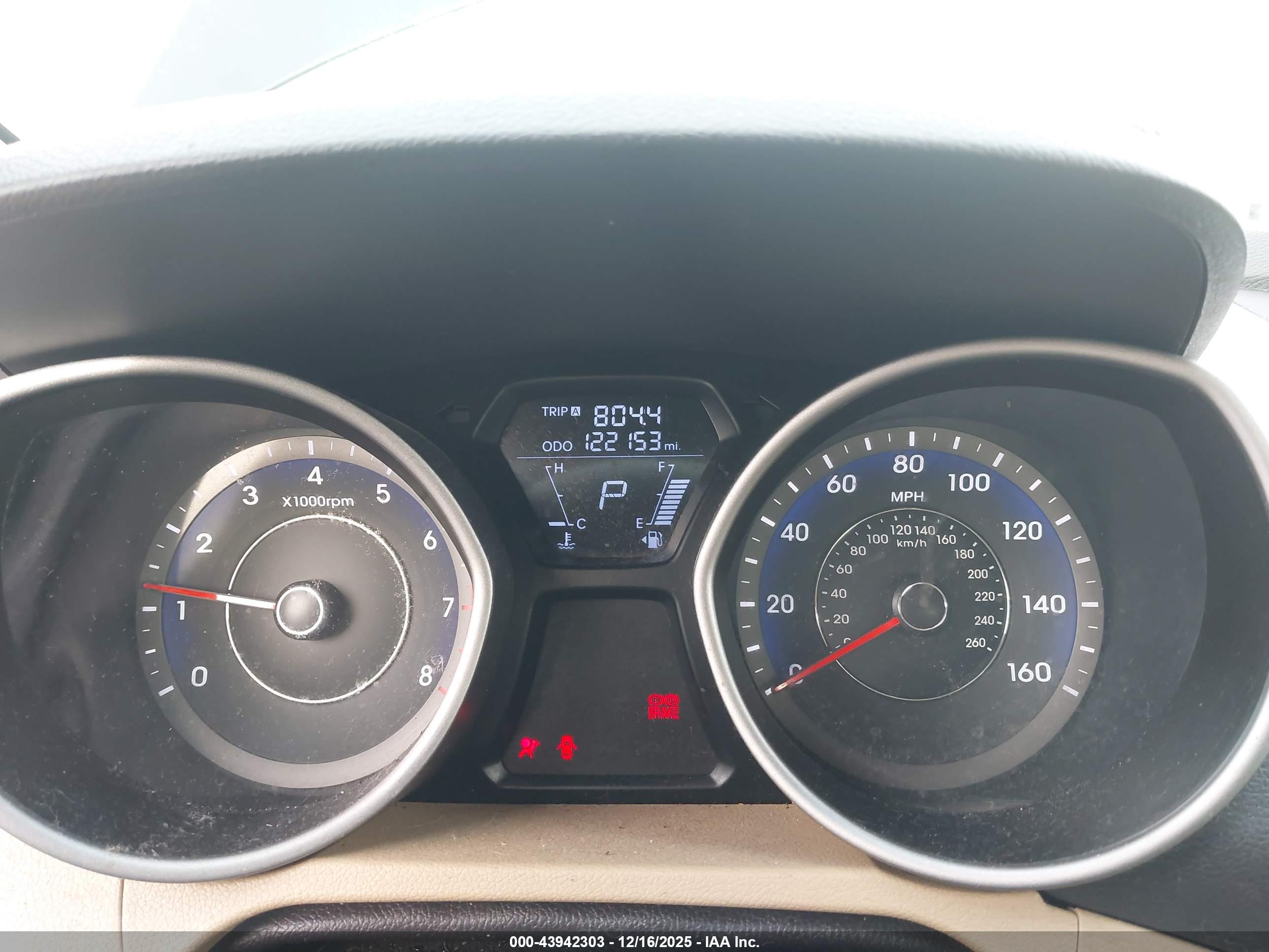 HYUNDAI ELANTRA image 7
