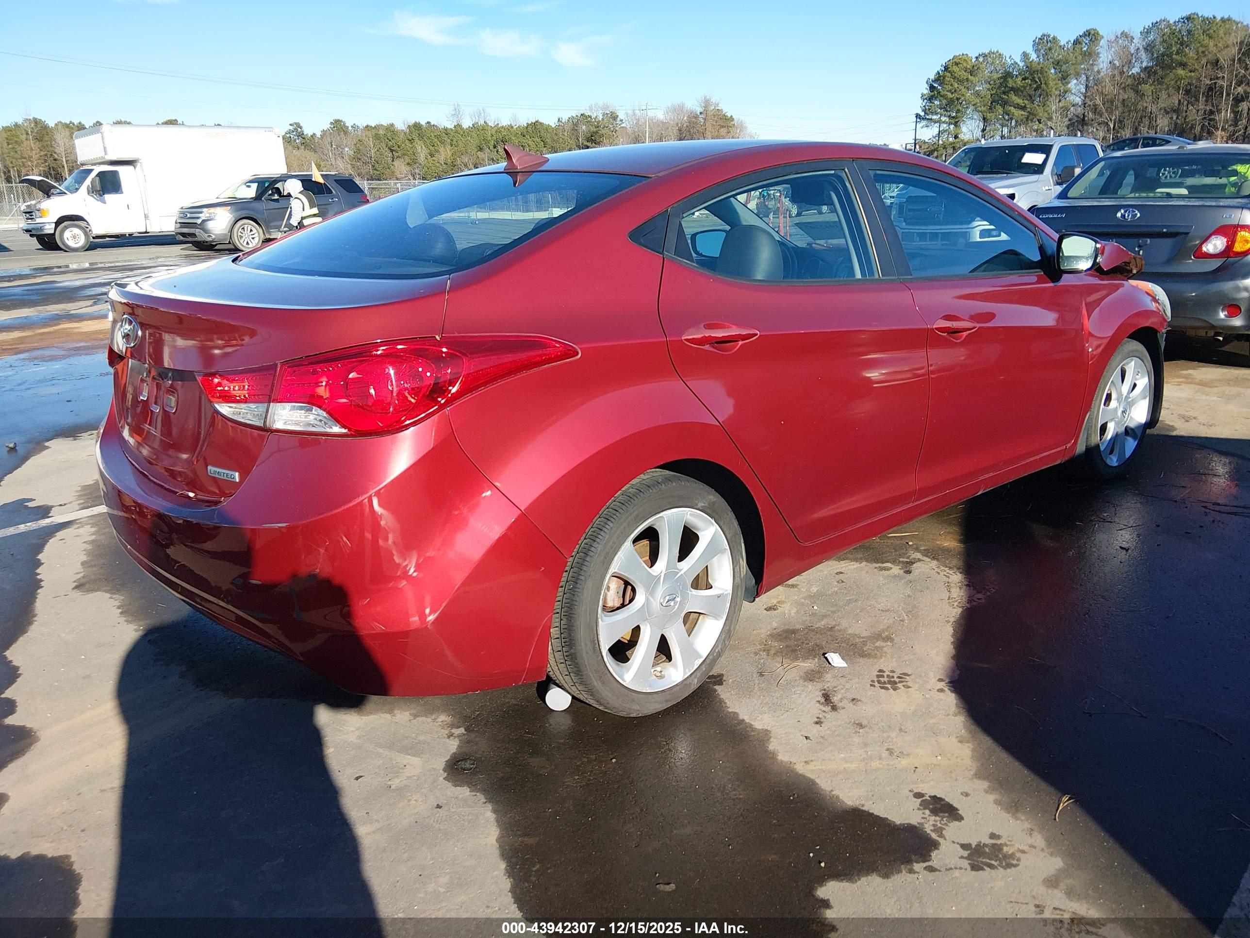 HYUNDAI ELANTRA image 4