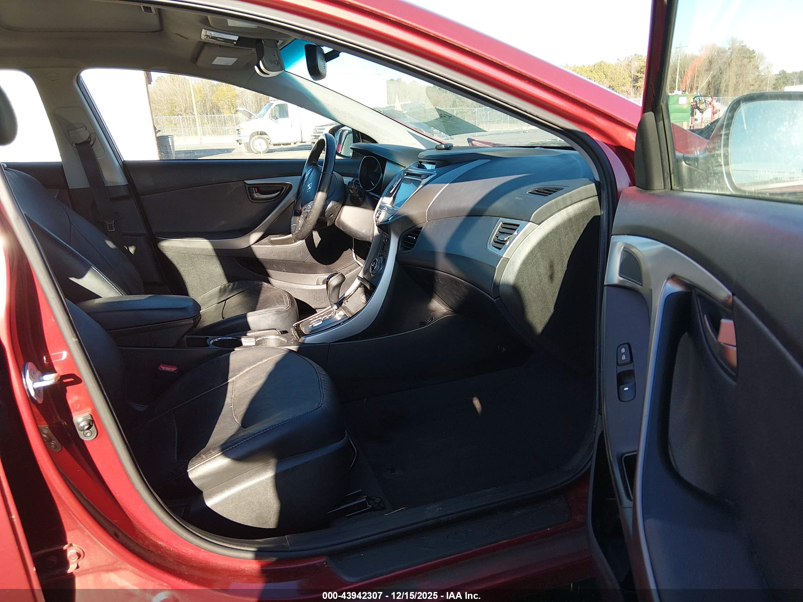 HYUNDAI ELANTRA image 5