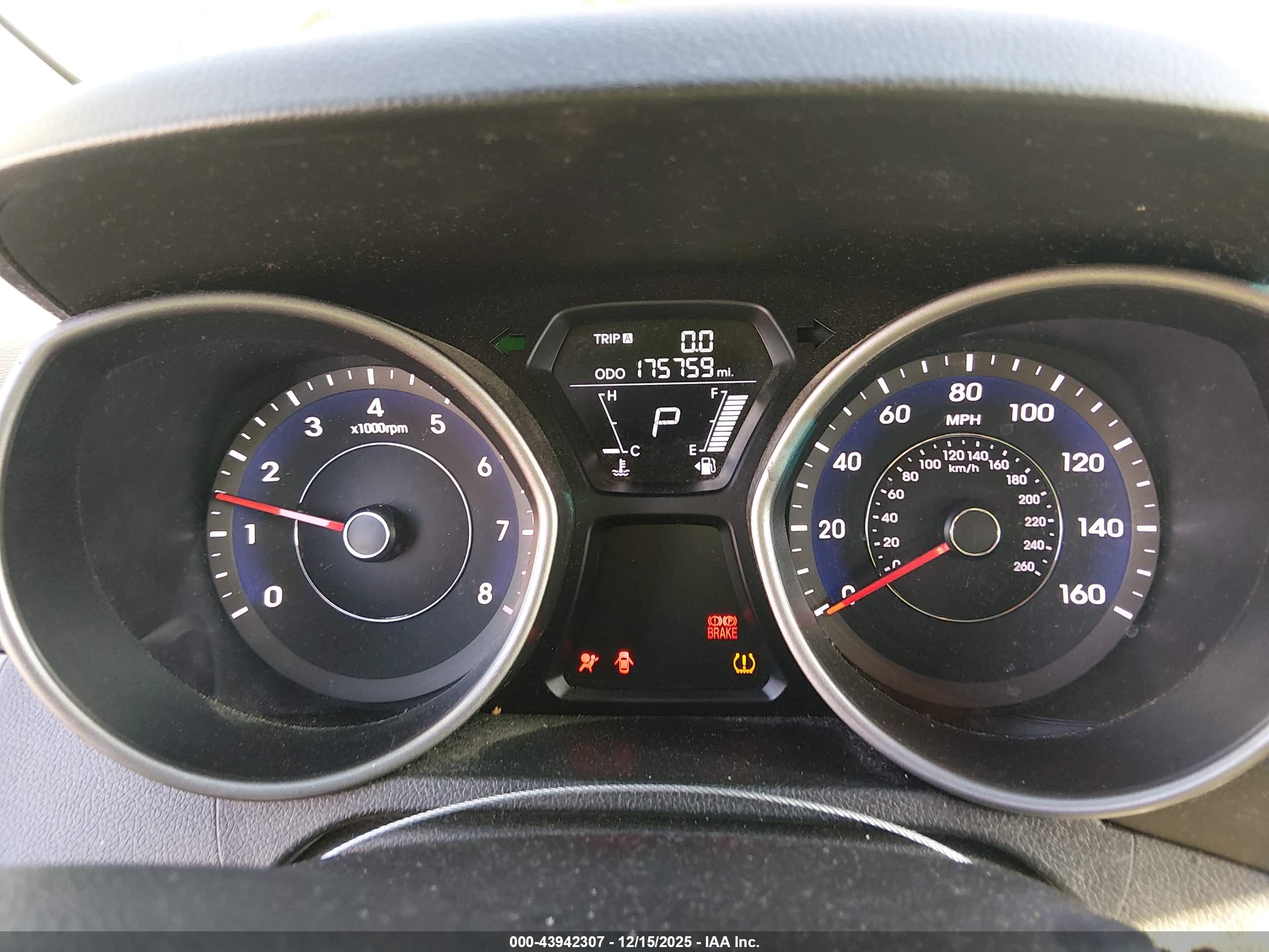 HYUNDAI ELANTRA image 7