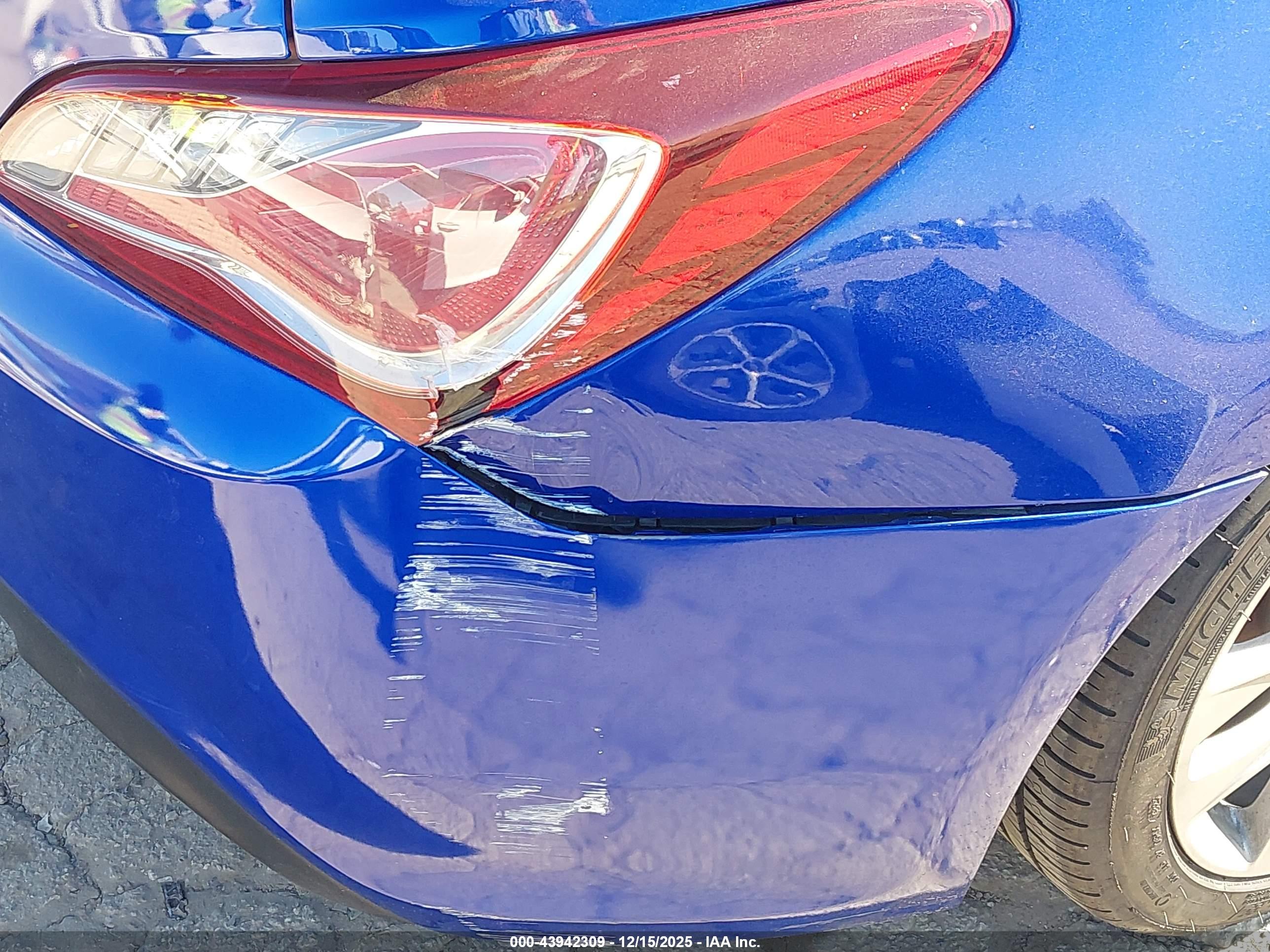 HYUNDAI GENESIS image 6