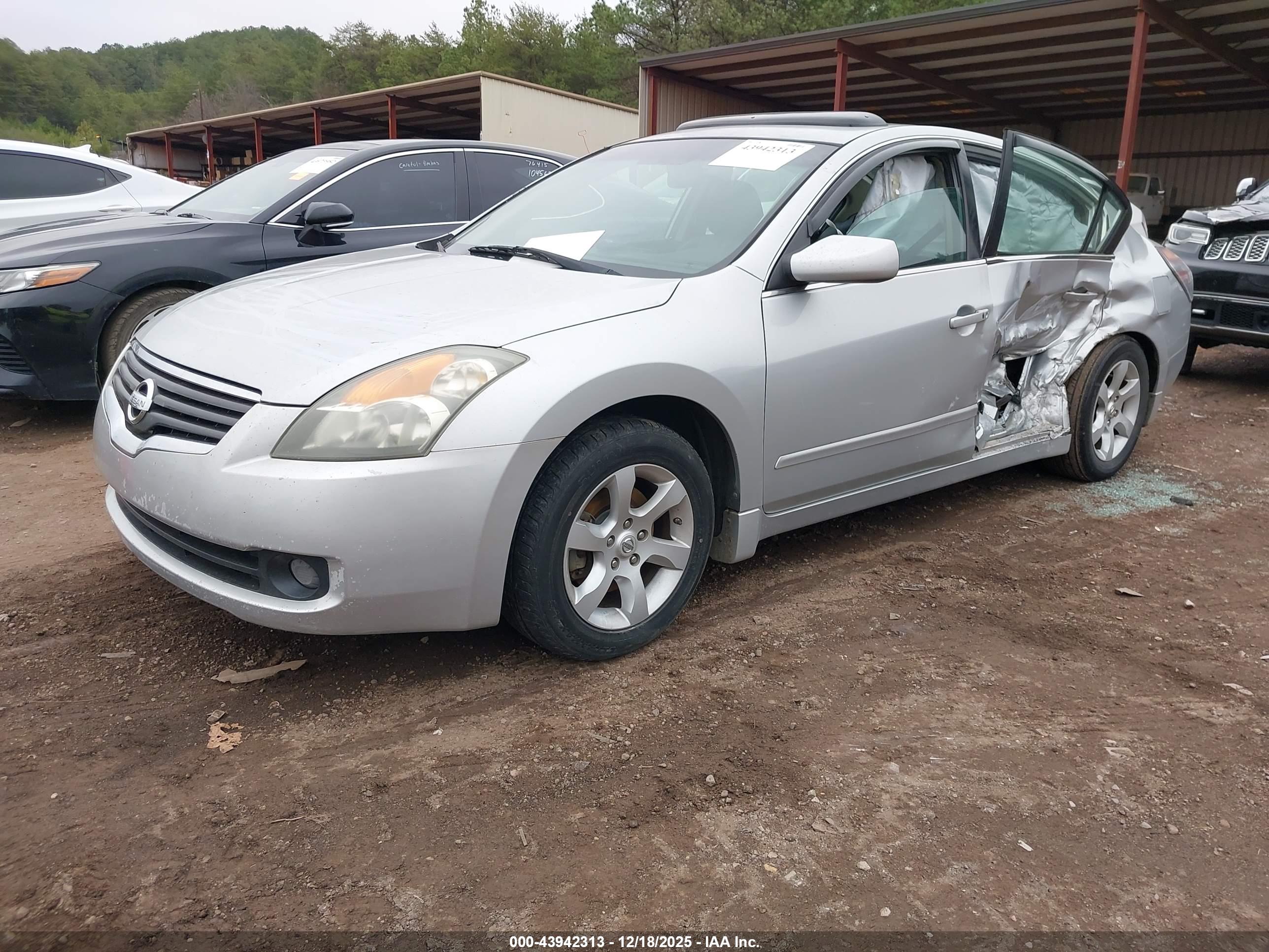 NISSAN ALTIMA image 2