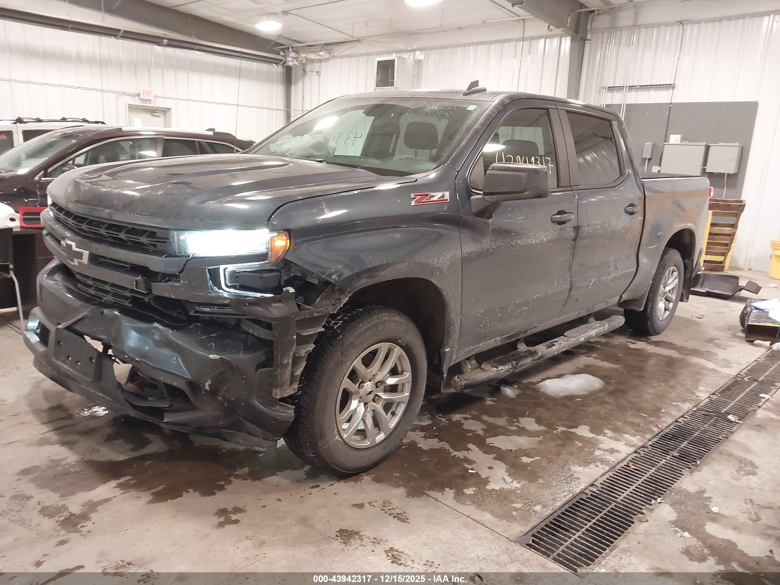 CHEVROLET SILVERADO image 2