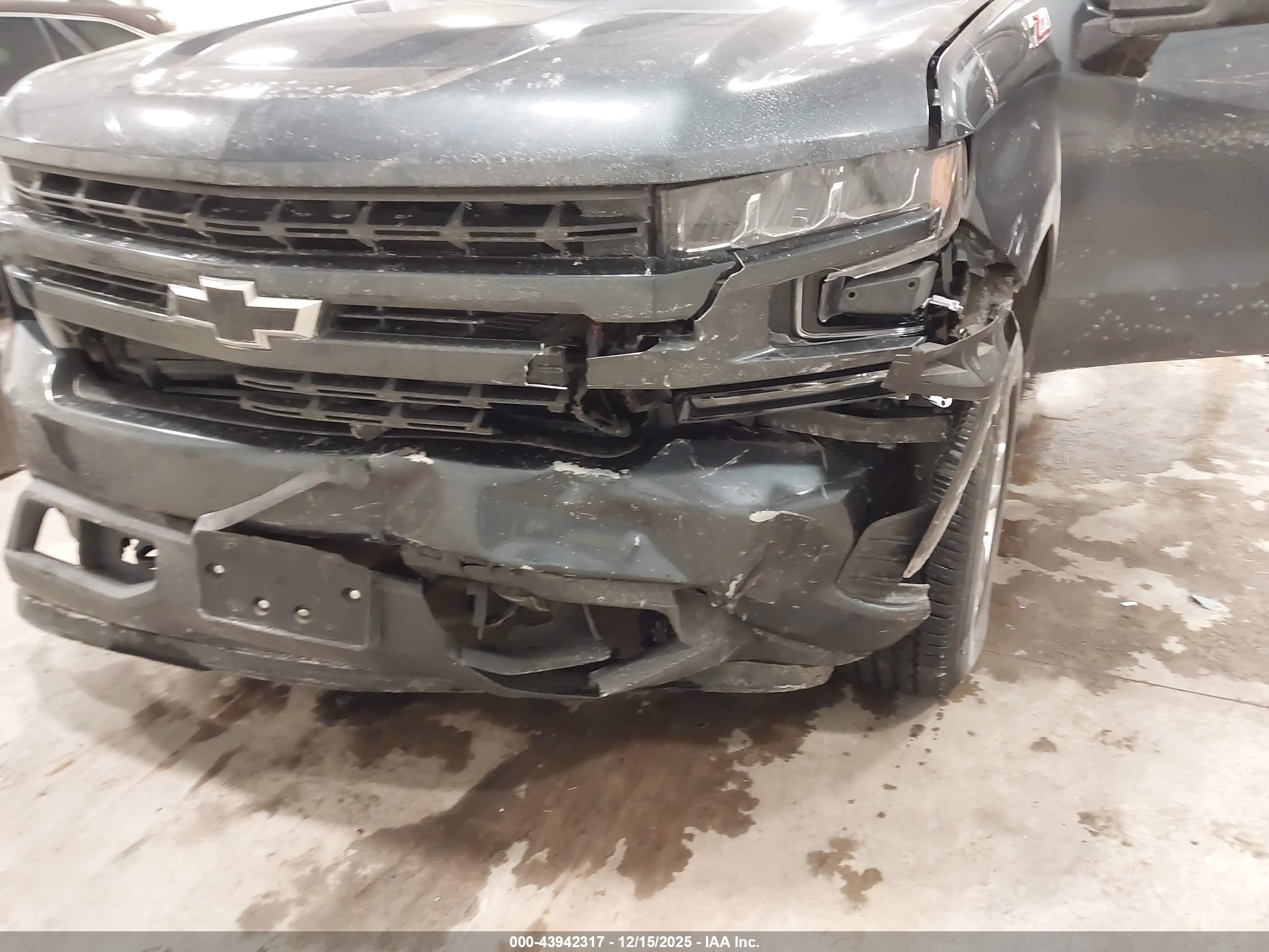 CHEVROLET SILVERADO image 6