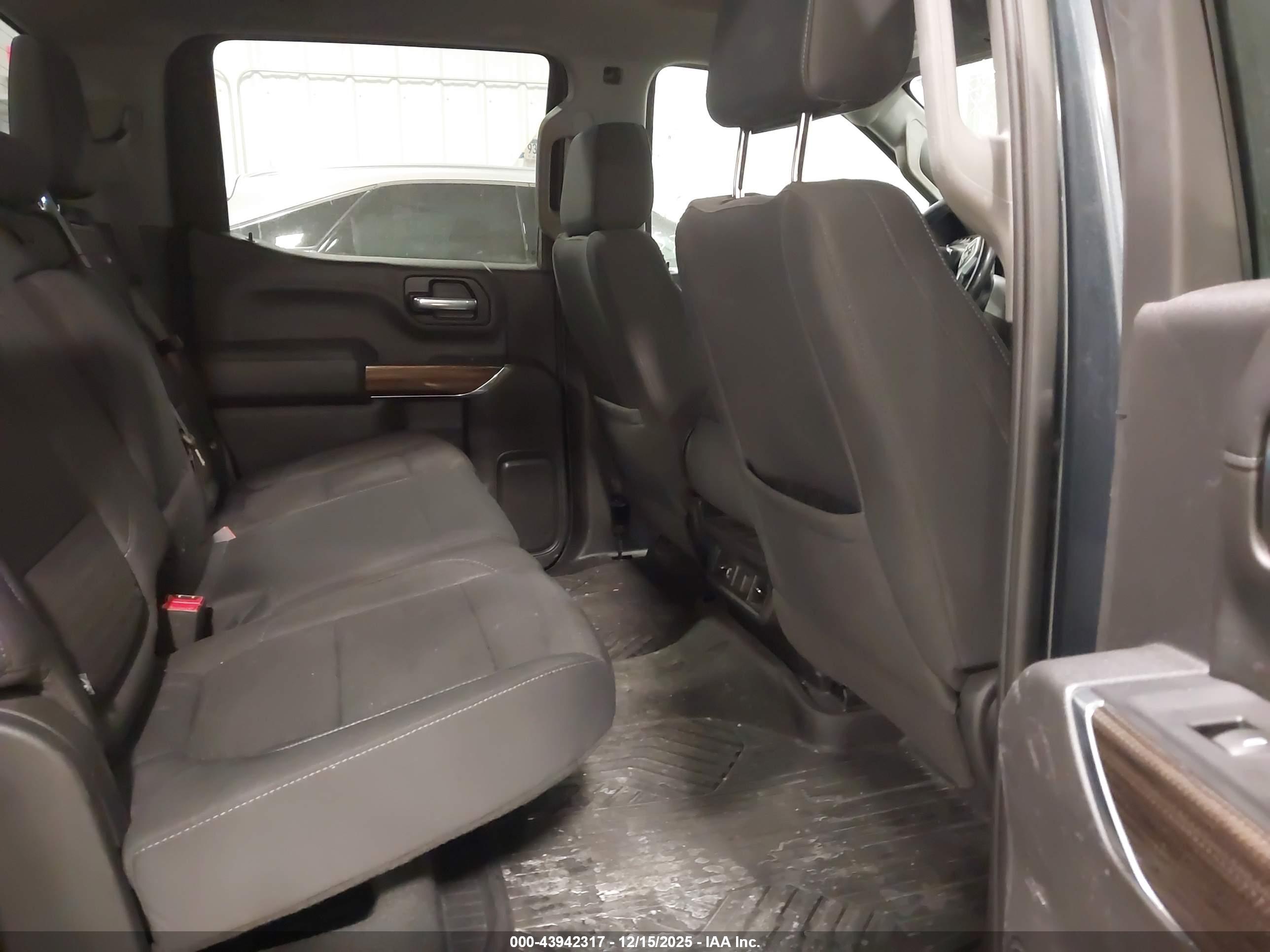 CHEVROLET SILVERADO image 8