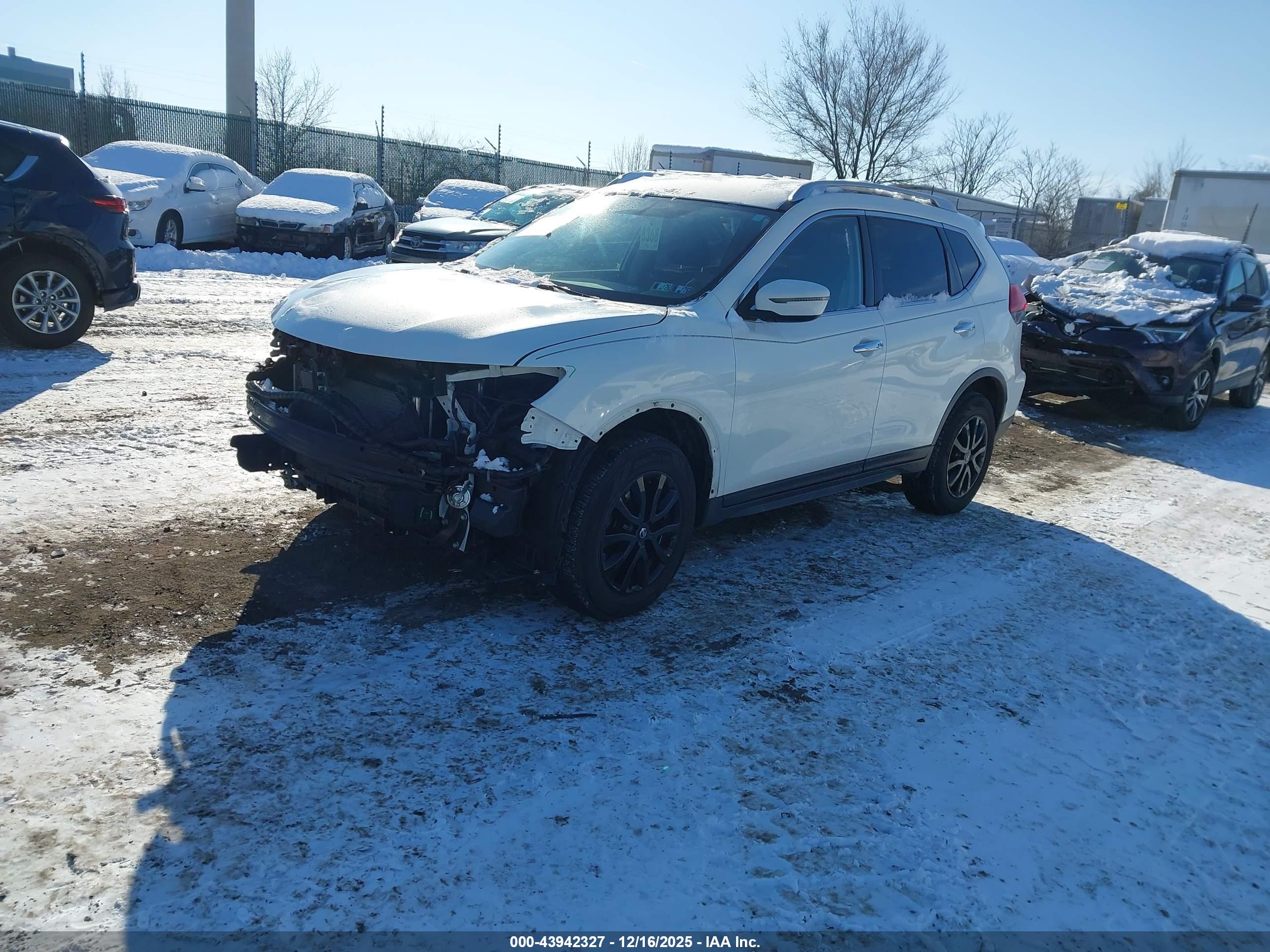 NISSAN ROGUE image 2