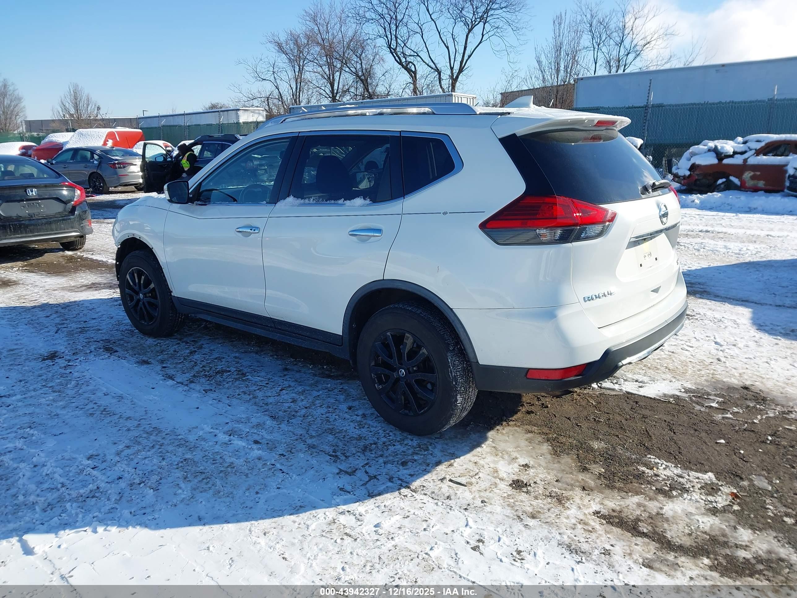 NISSAN ROGUE image 3