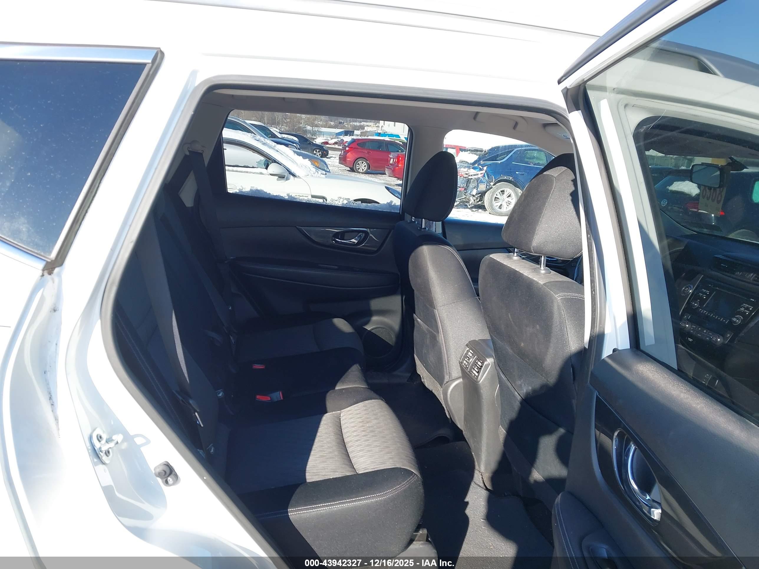 NISSAN ROGUE image 8
