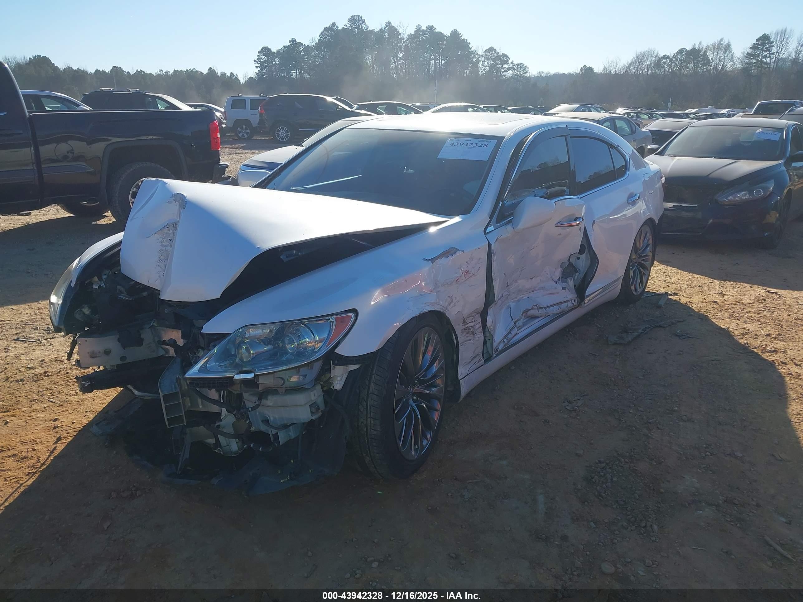 LEXUS LS image 2