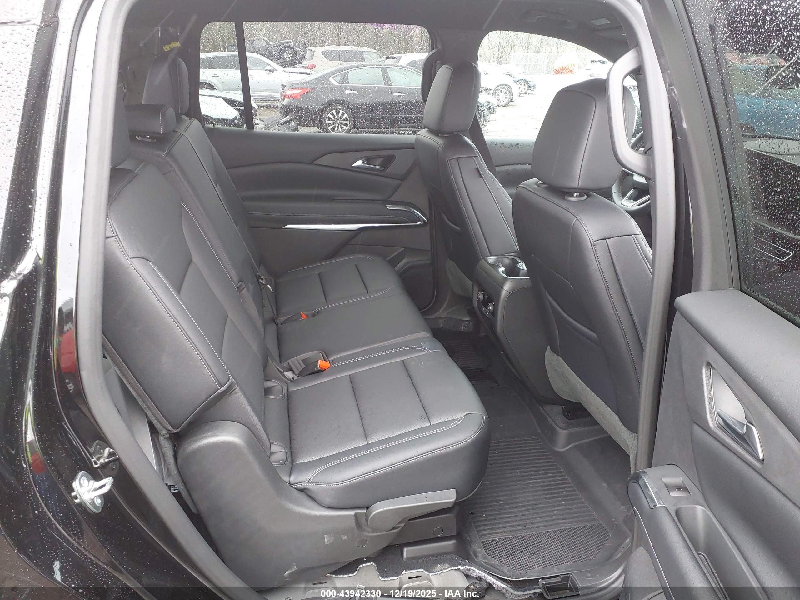 CHEVROLET TRAVERSE image 8