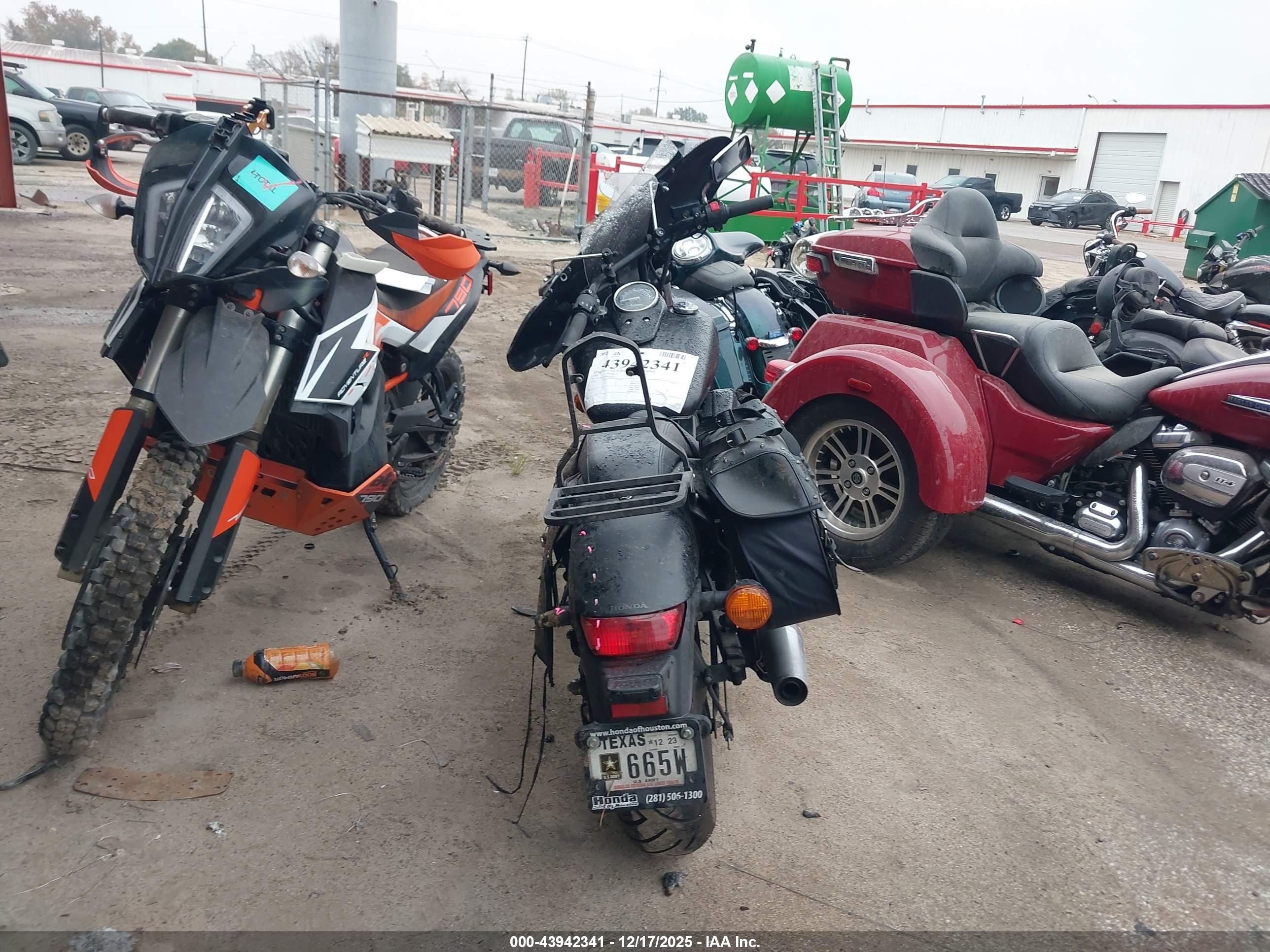 HONDA VT750 image 6