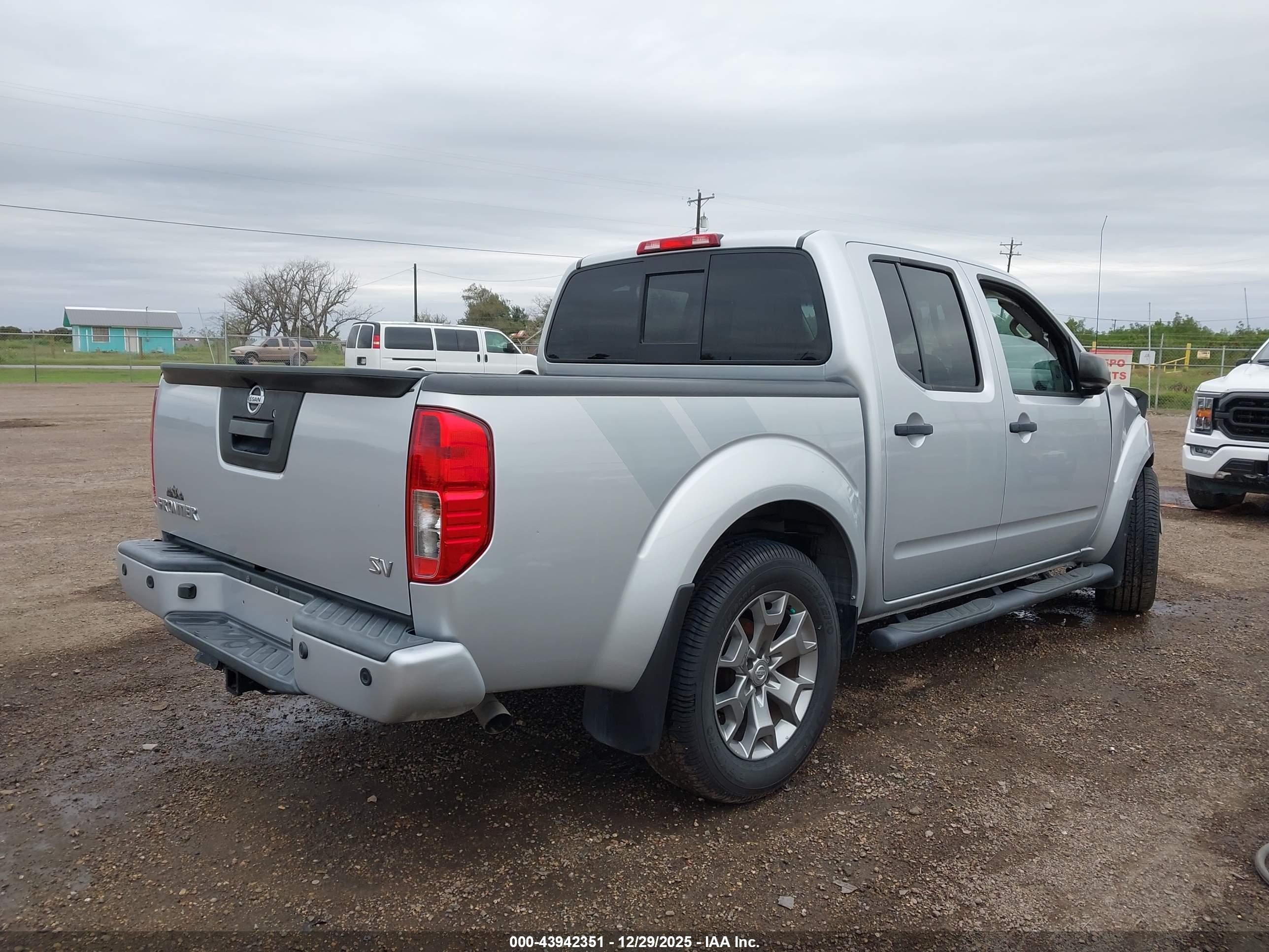 NISSAN FRONTIER image 4