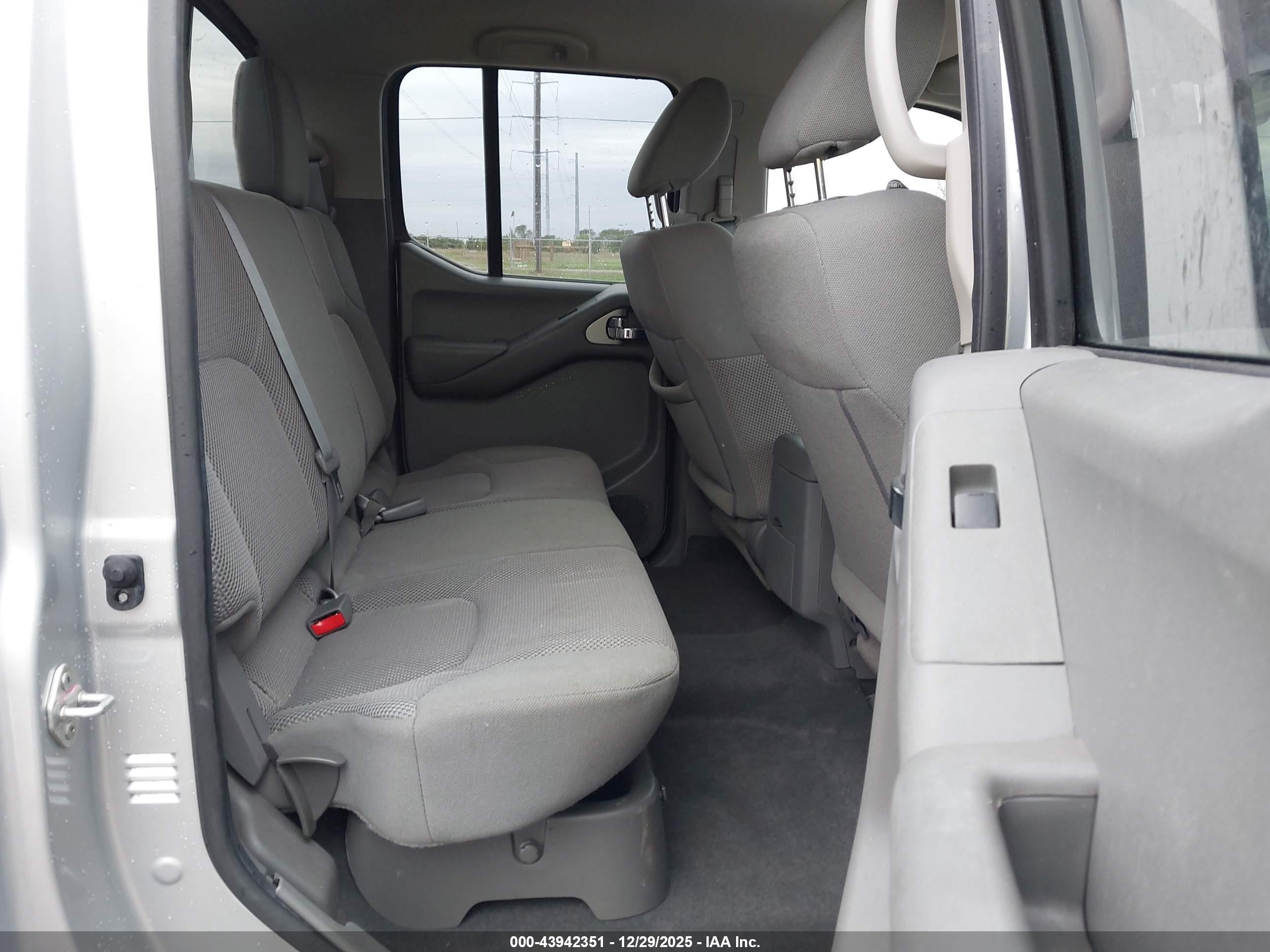 NISSAN FRONTIER image 8