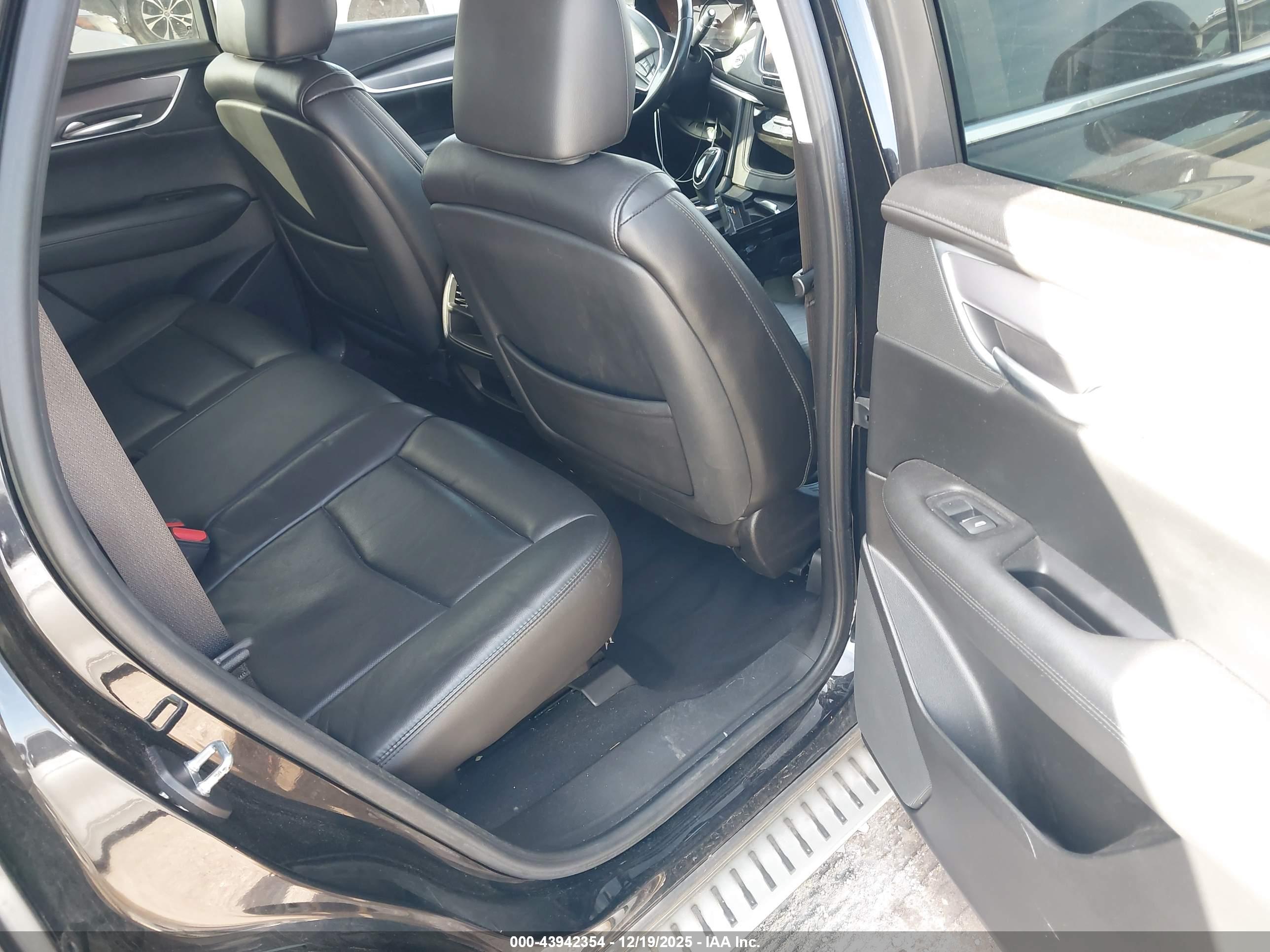 CADILLAC XT5 image 8