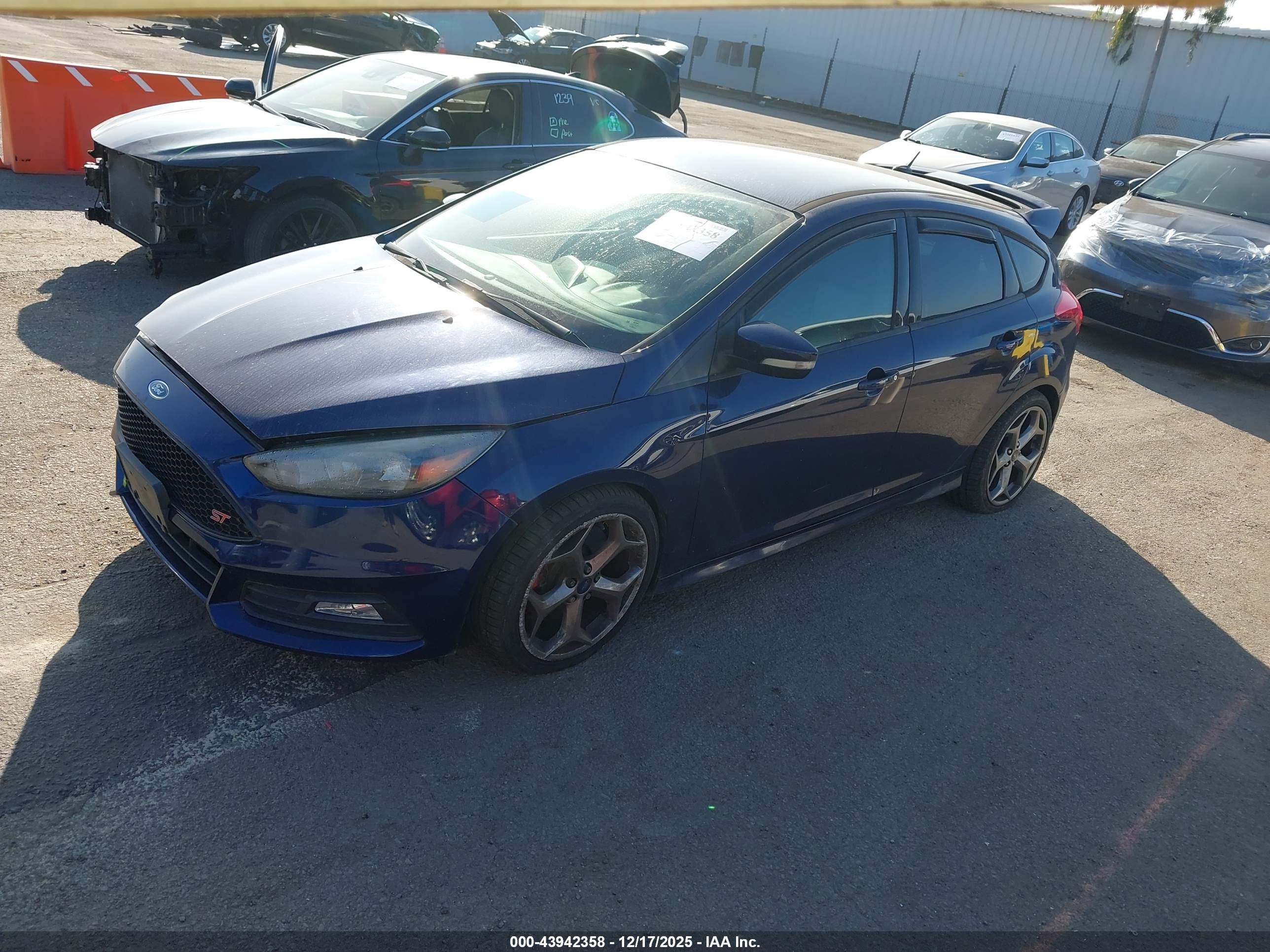 FORD FOCUS image 2
