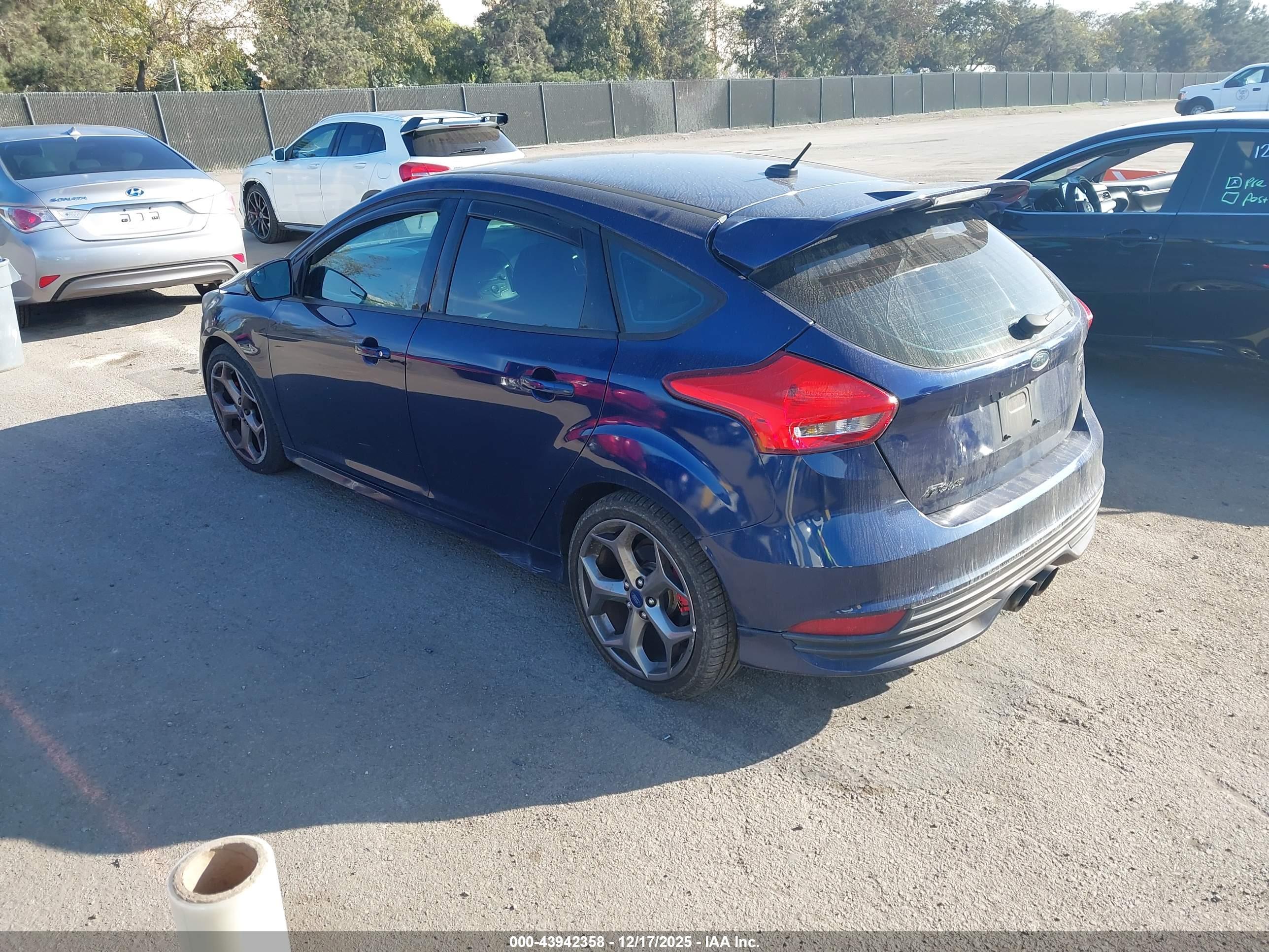 FORD FOCUS image 3