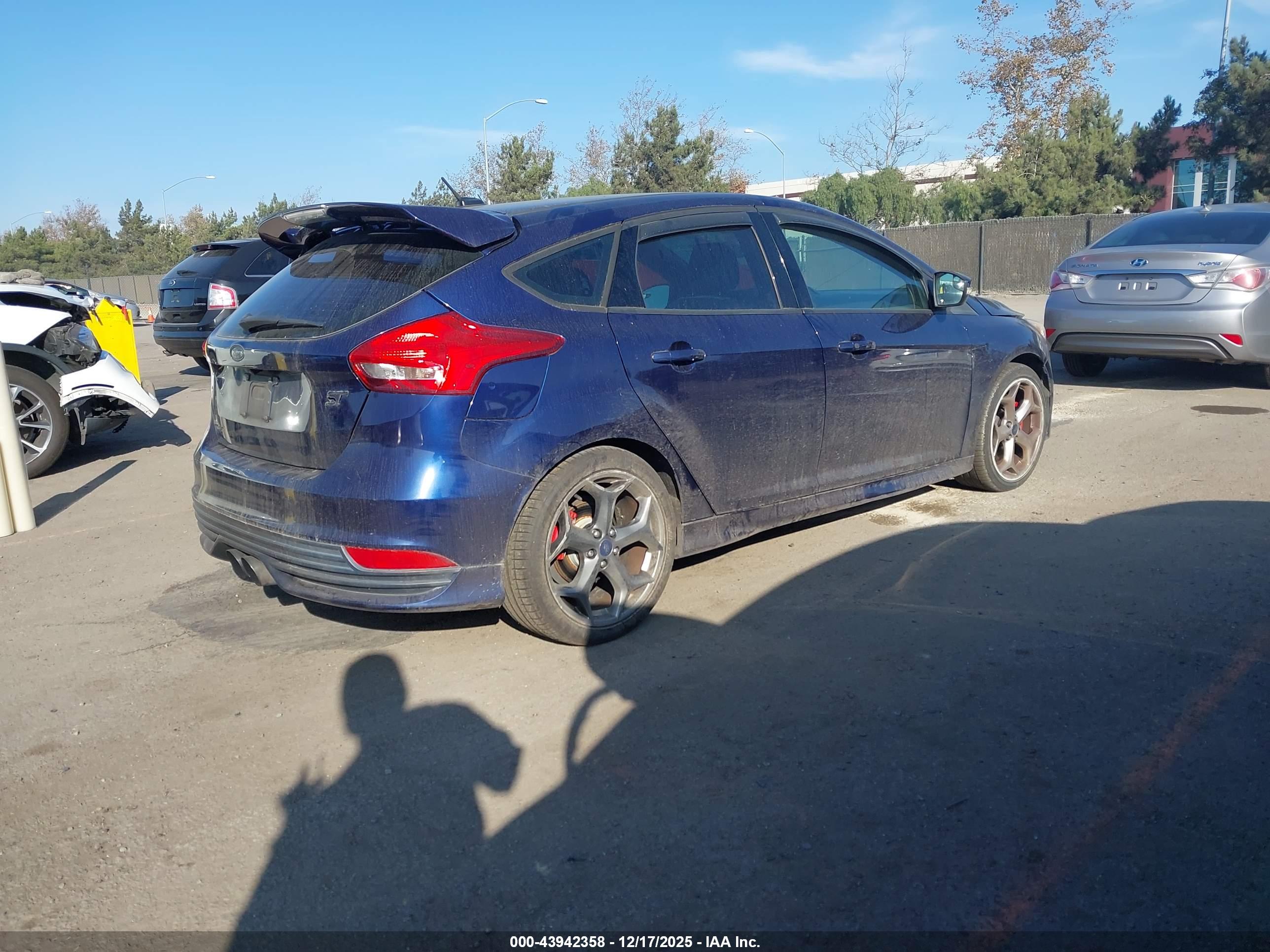 FORD FOCUS image 4