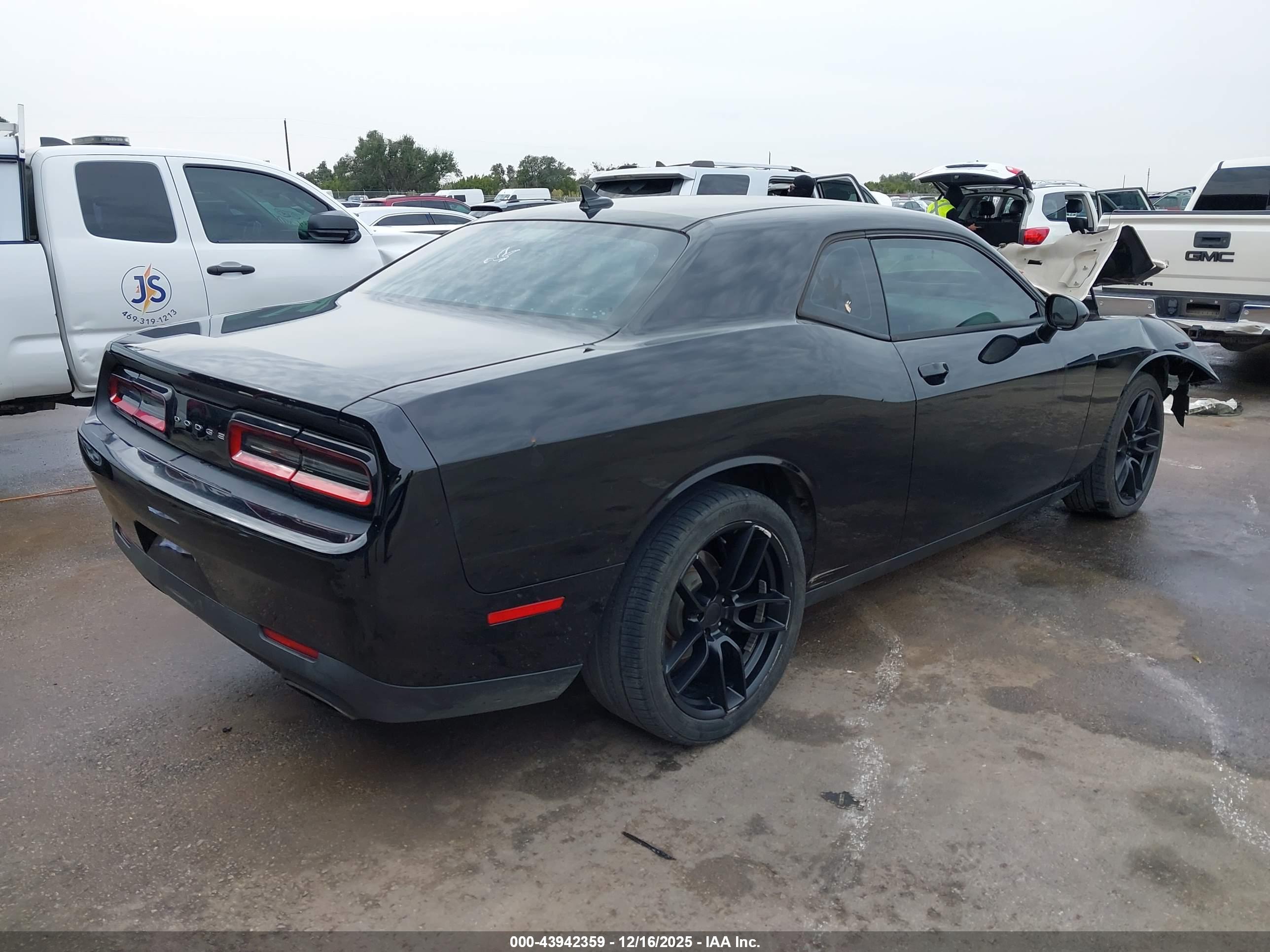 DODGE CHALLENGER image 4