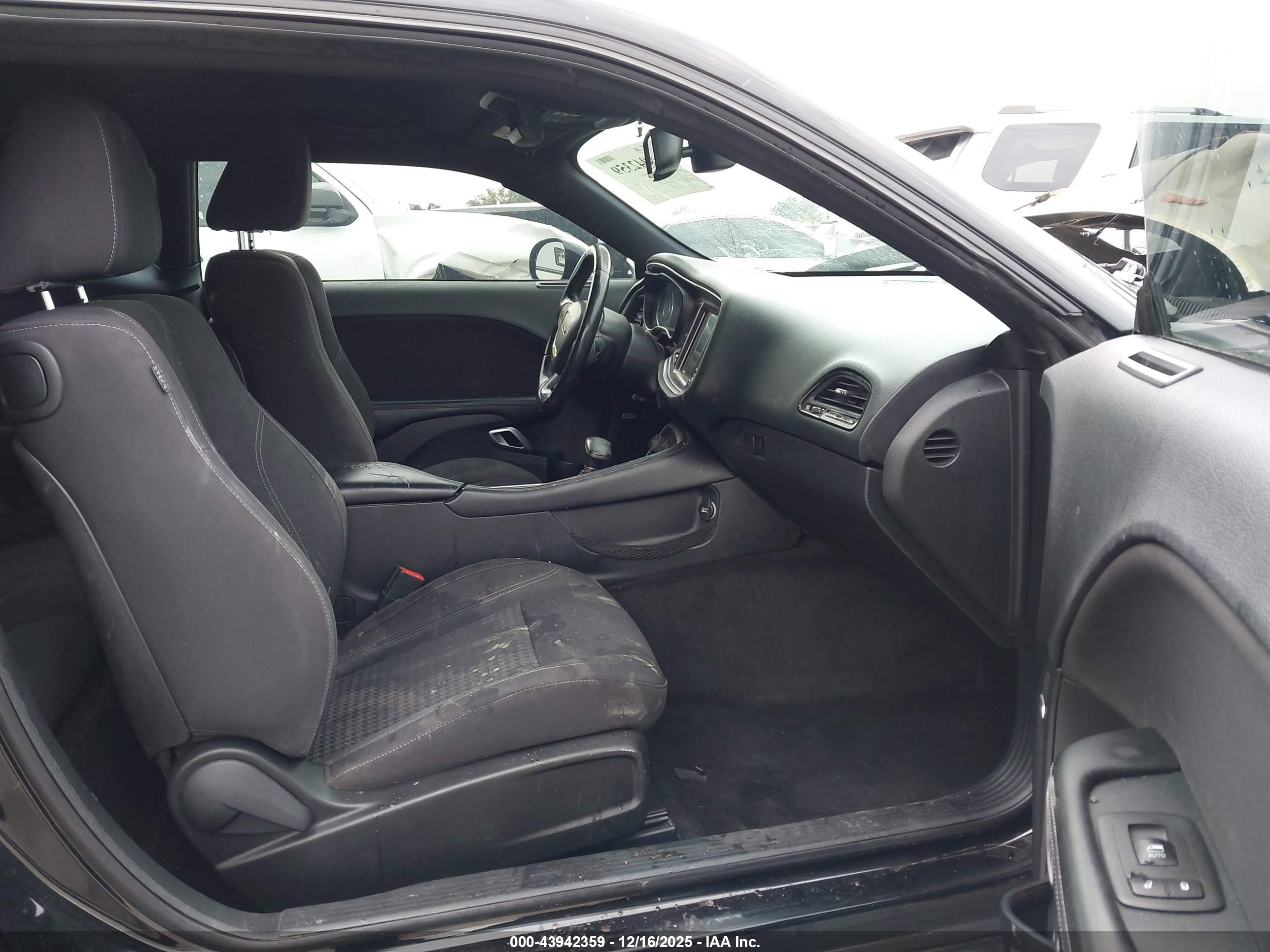 DODGE CHALLENGER image 5