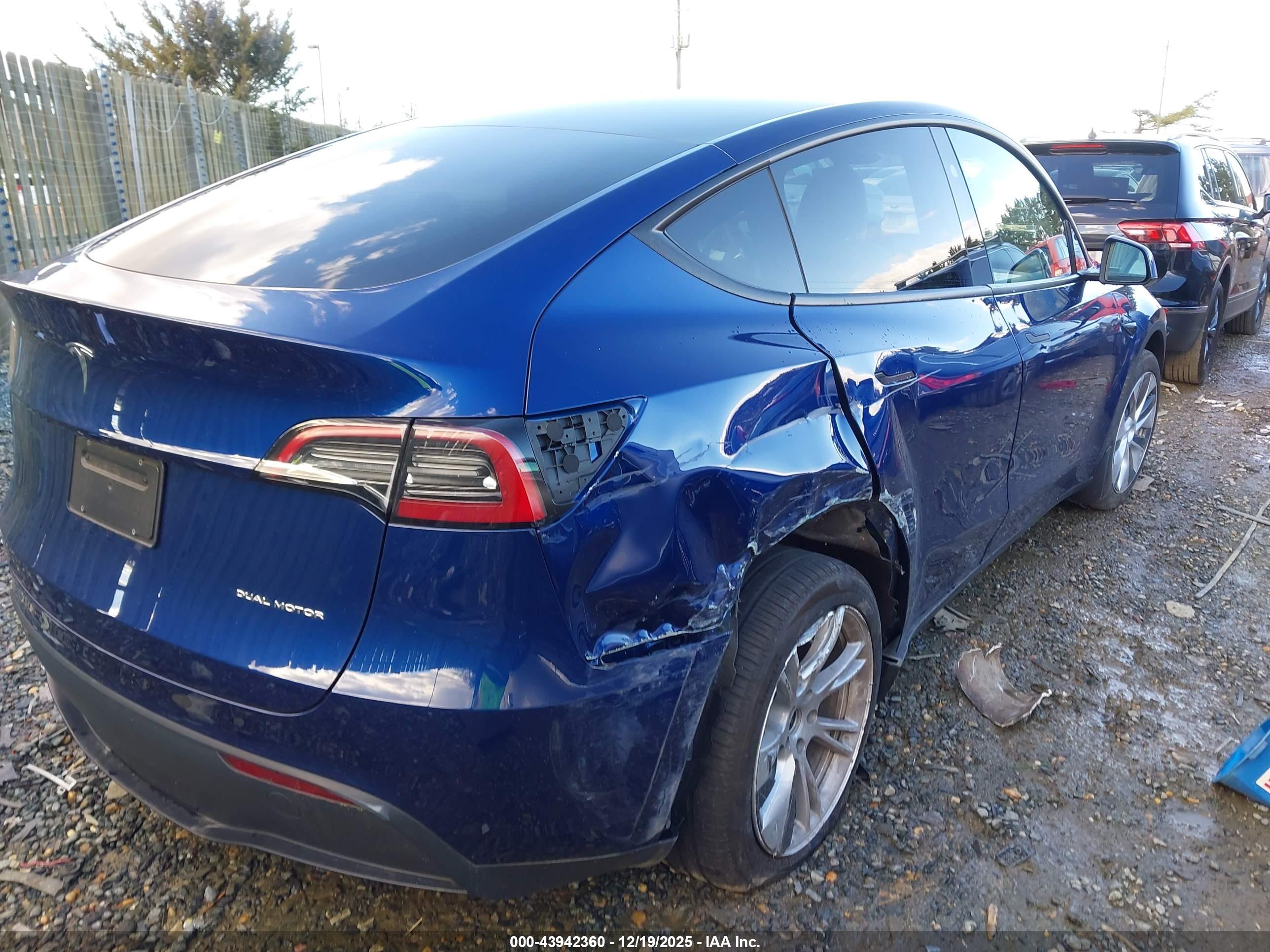 TESLA MODEL image 4