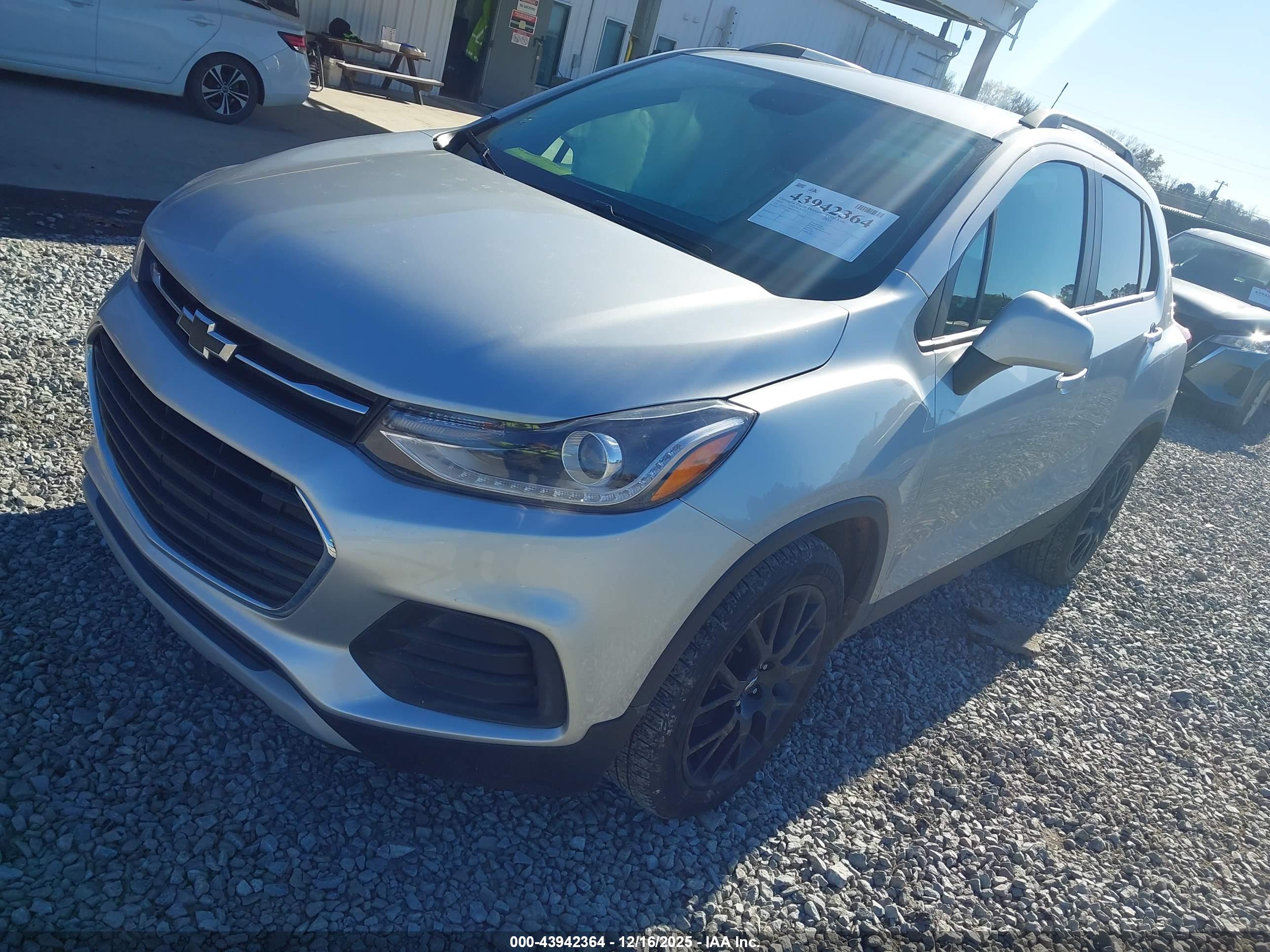 CHEVROLET TRAX image 2