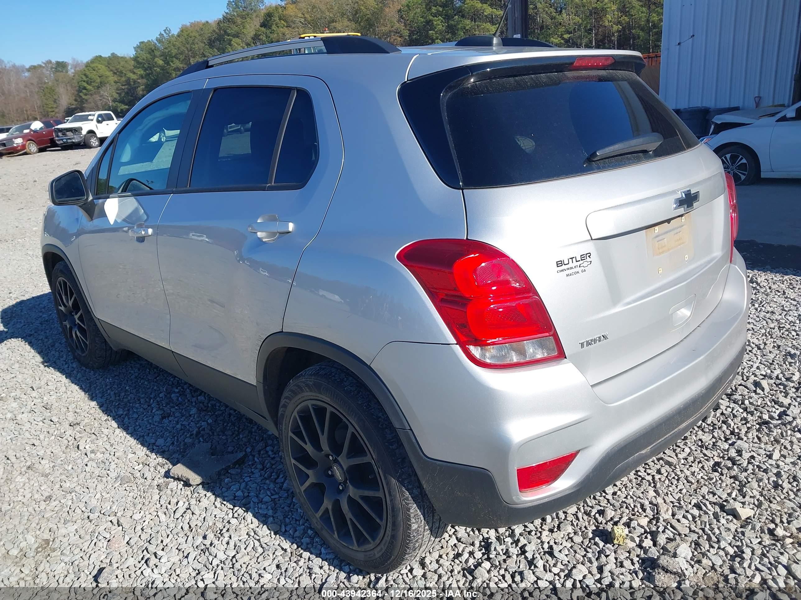 CHEVROLET TRAX image 3