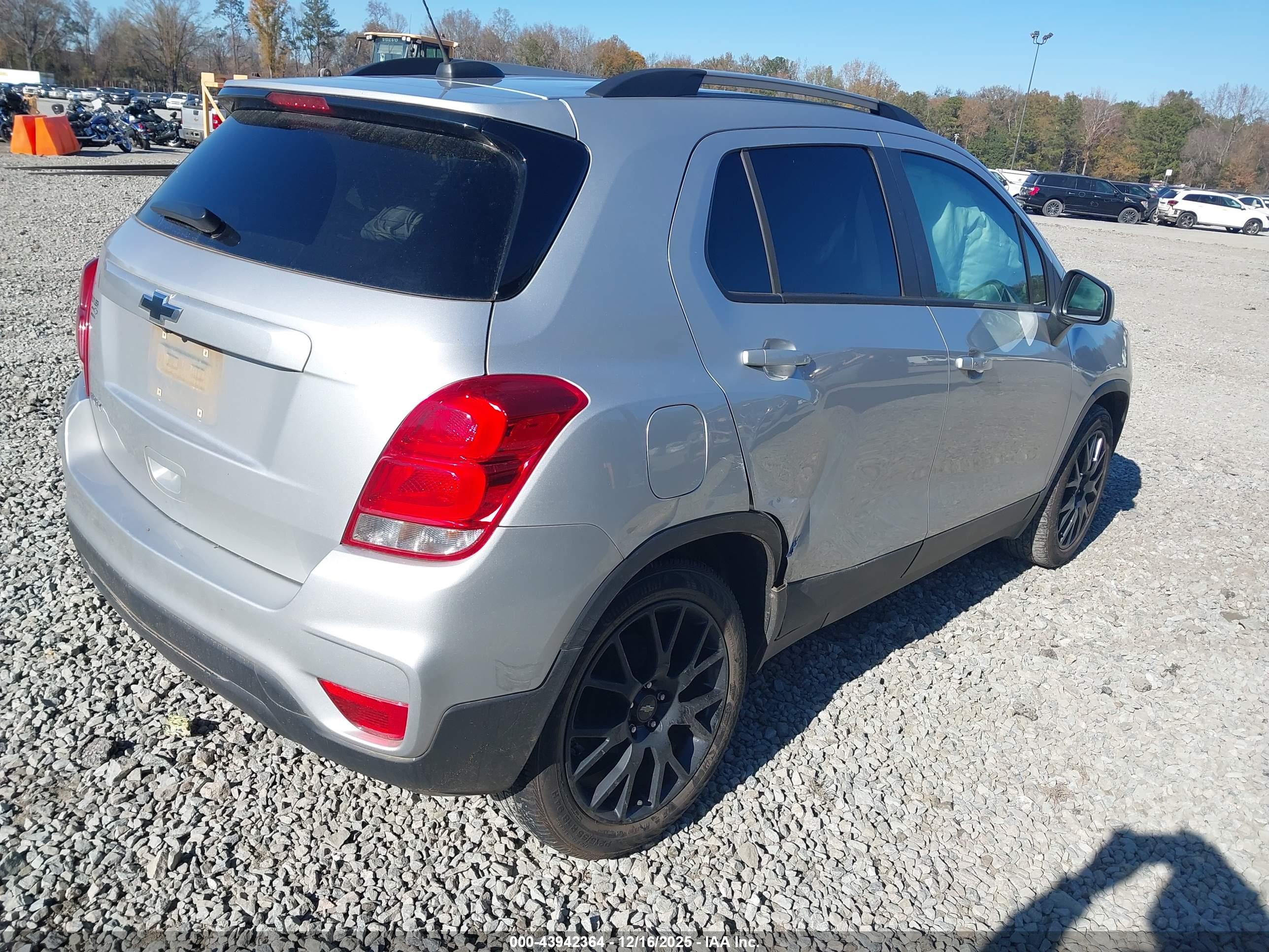 CHEVROLET TRAX image 4
