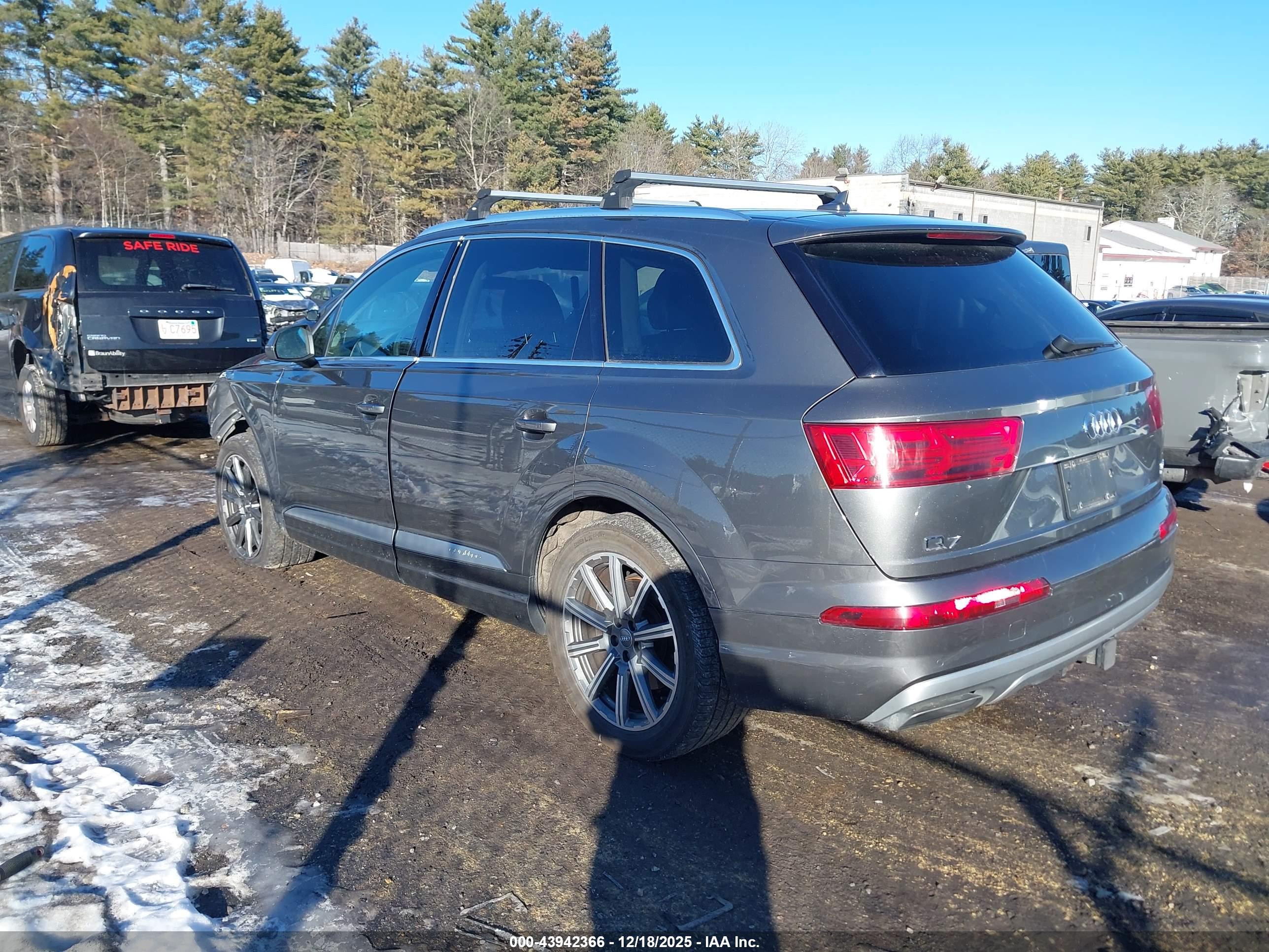 AUDI Q7 image 3
