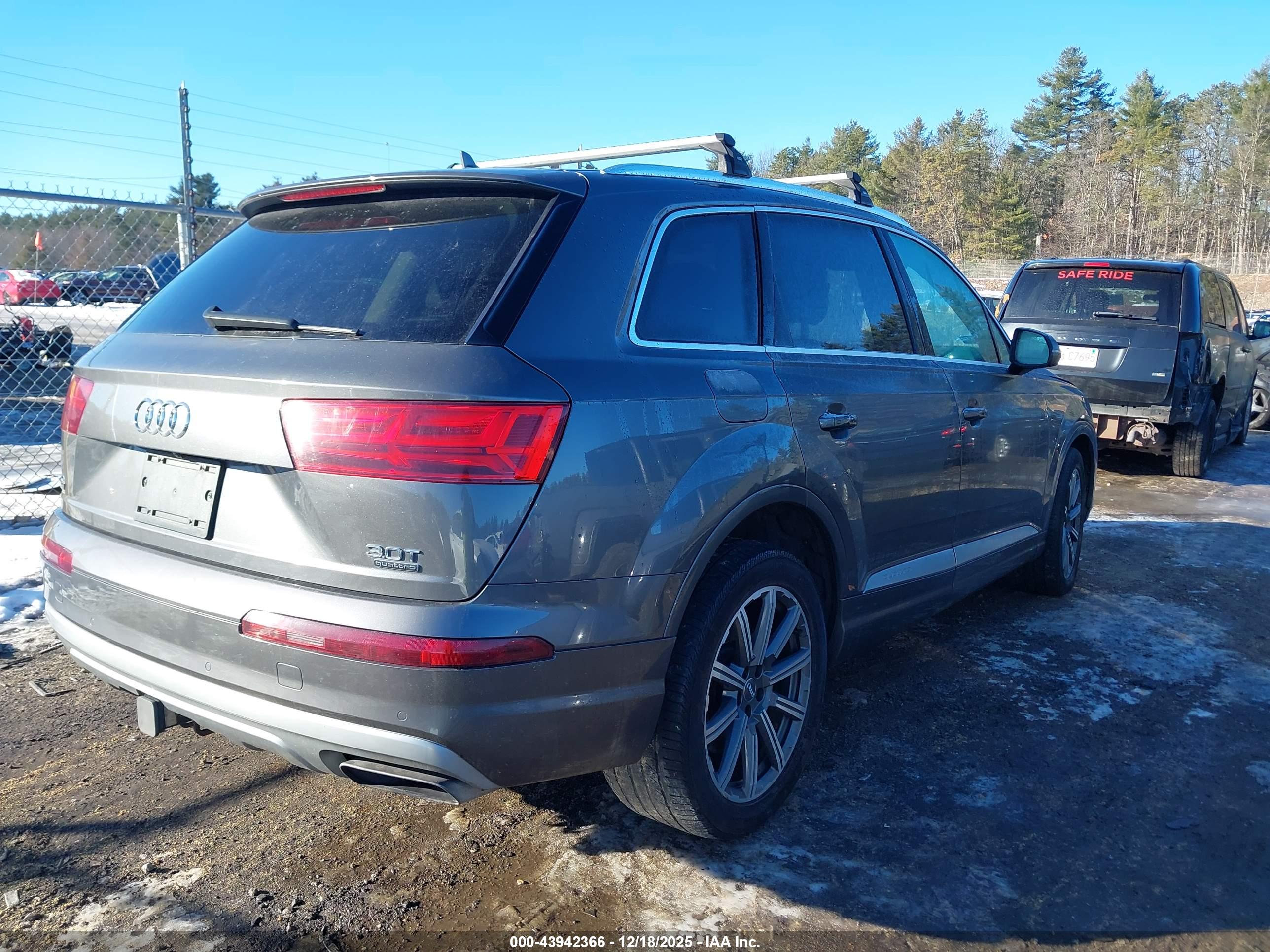 AUDI Q7 image 4