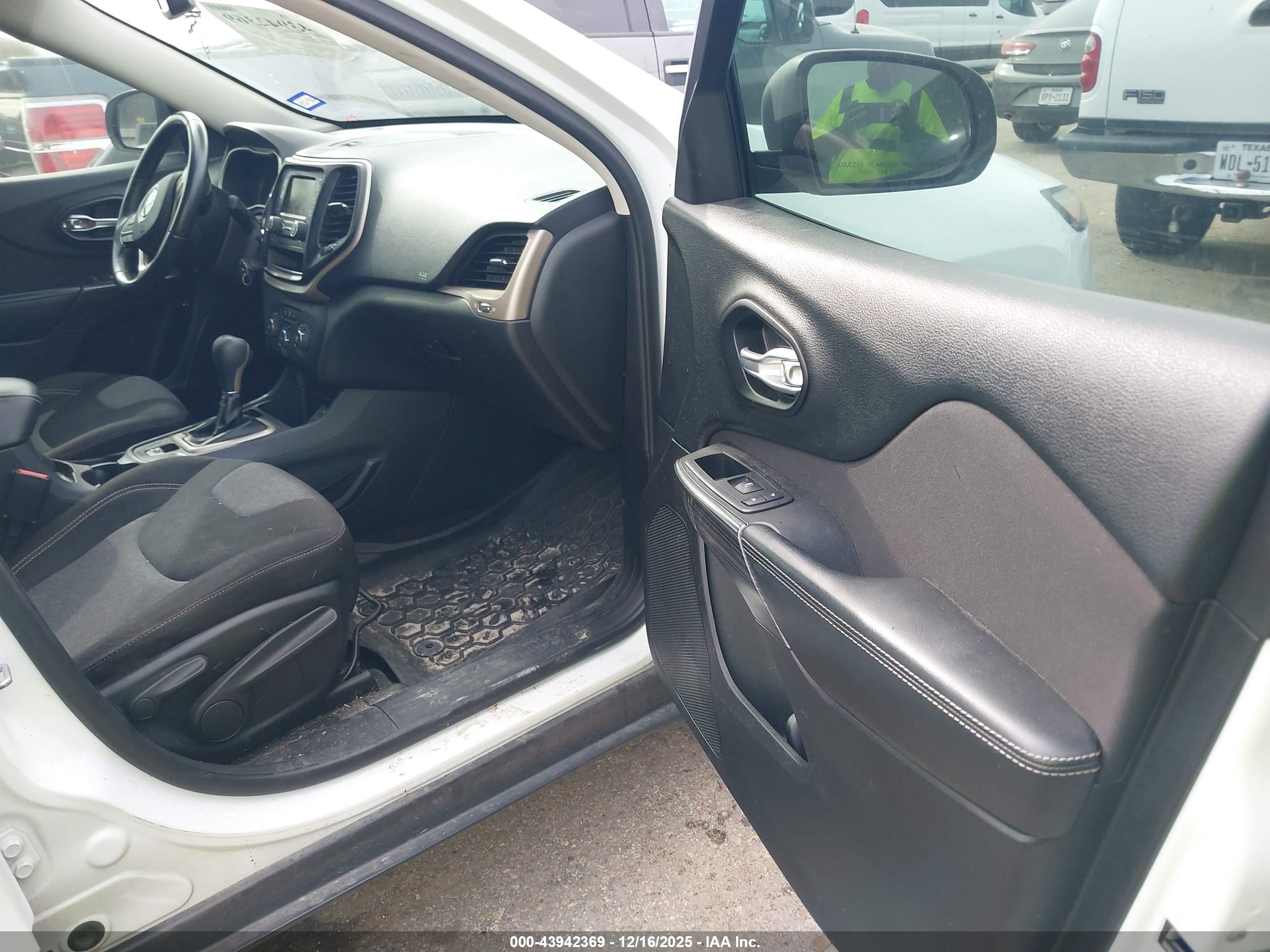 JEEP CHEROKEE image 5