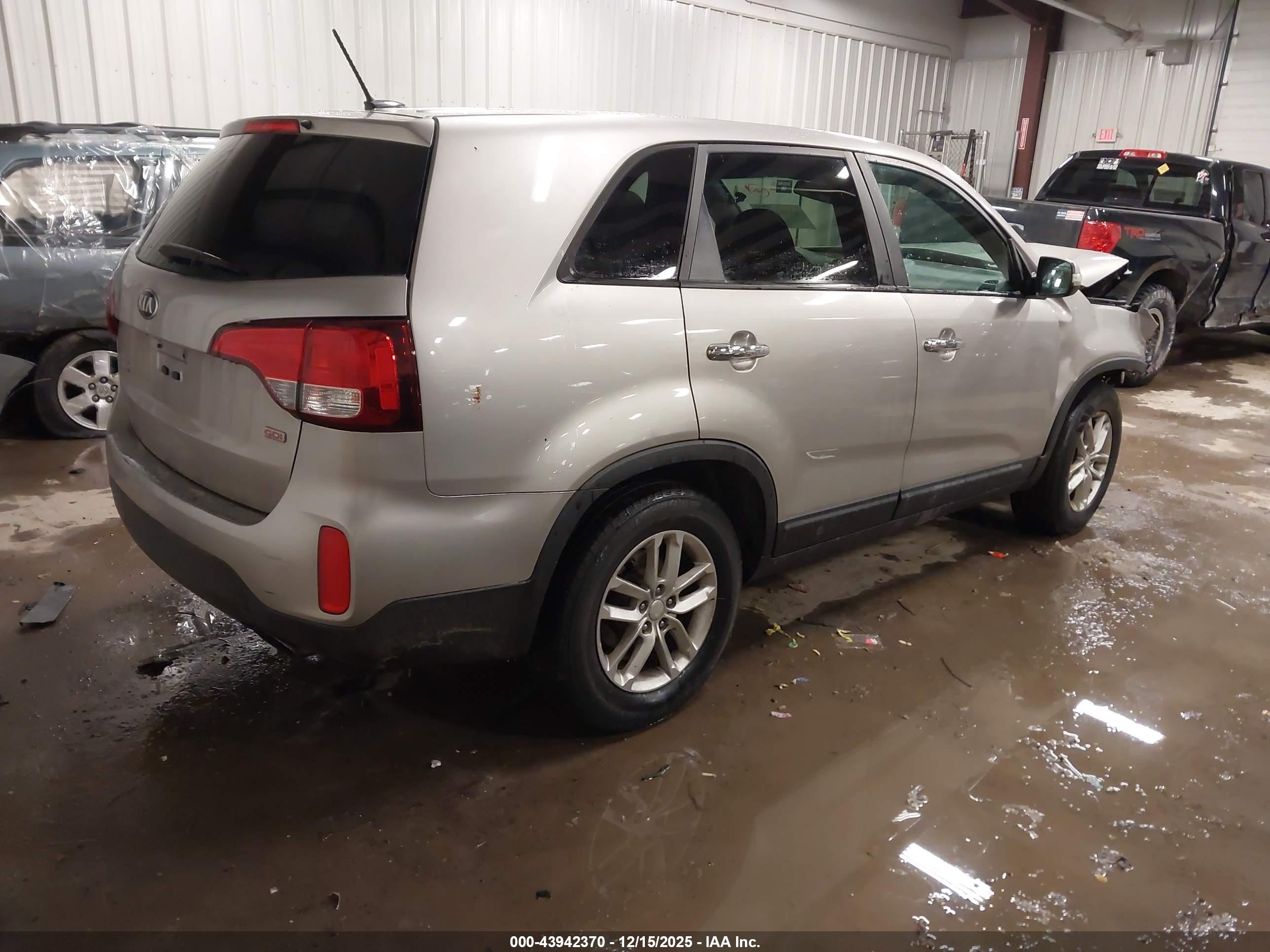 KIA SORENTO image 4