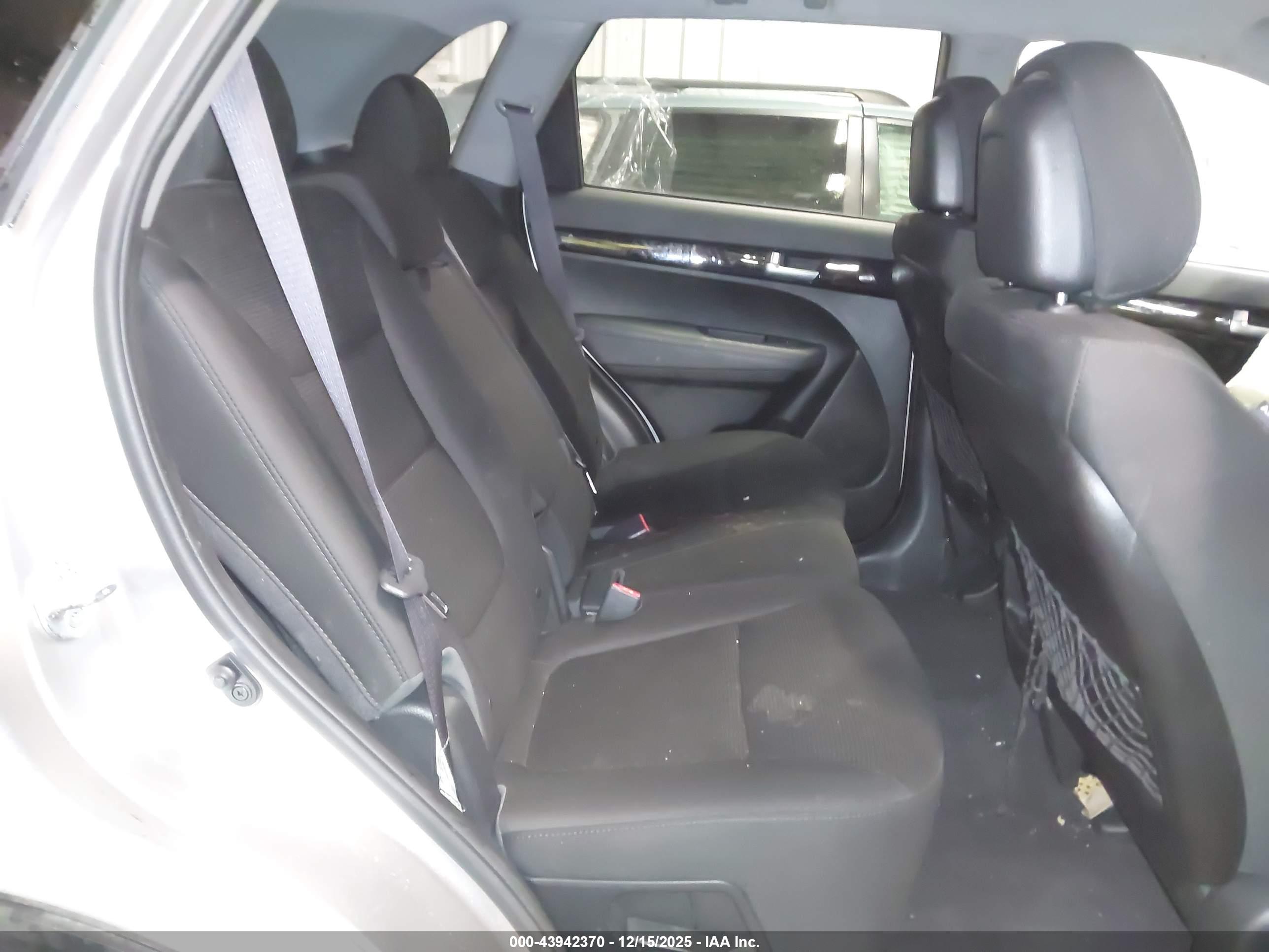 KIA SORENTO image 8