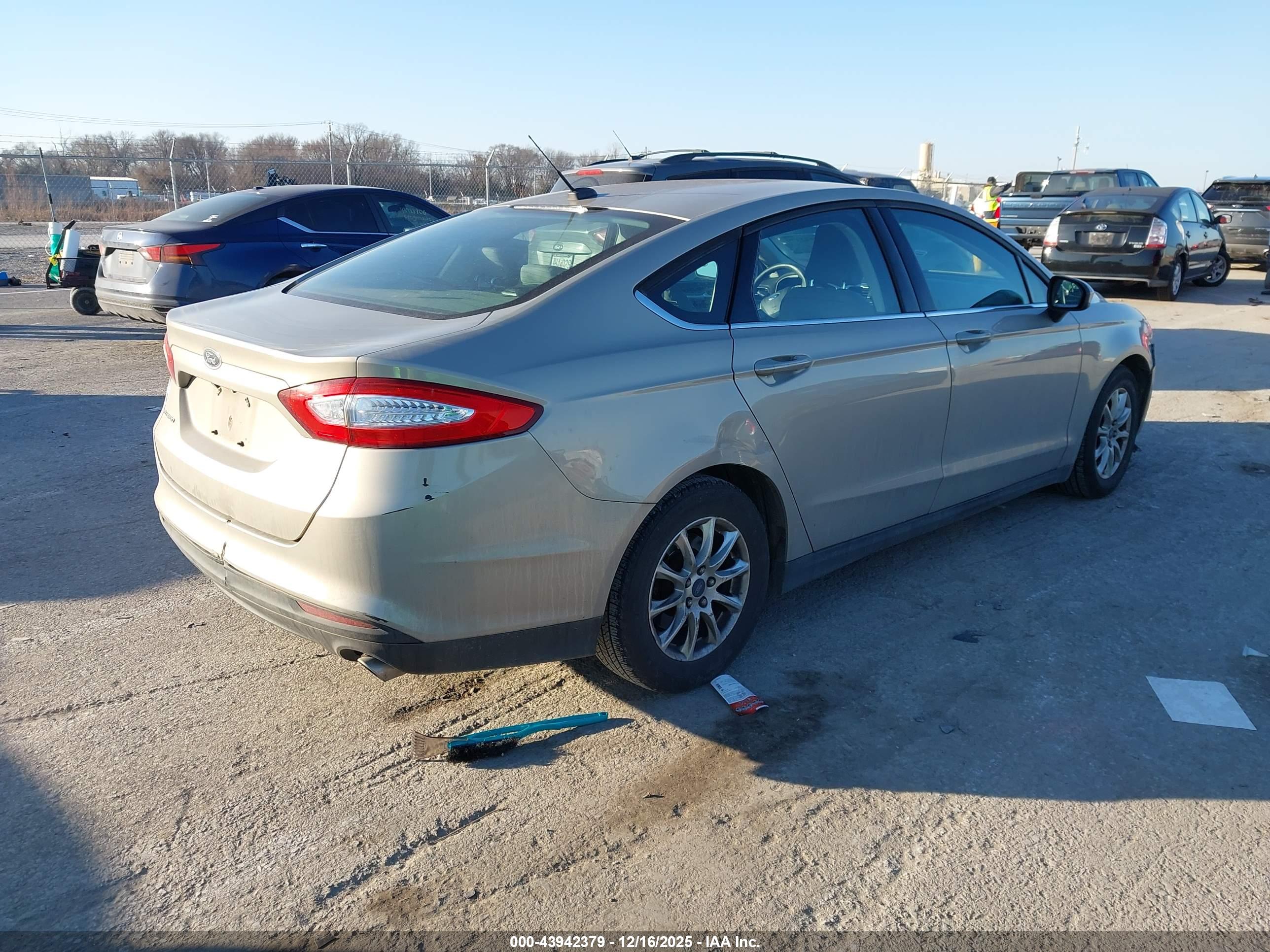 FORD FUSION image 4