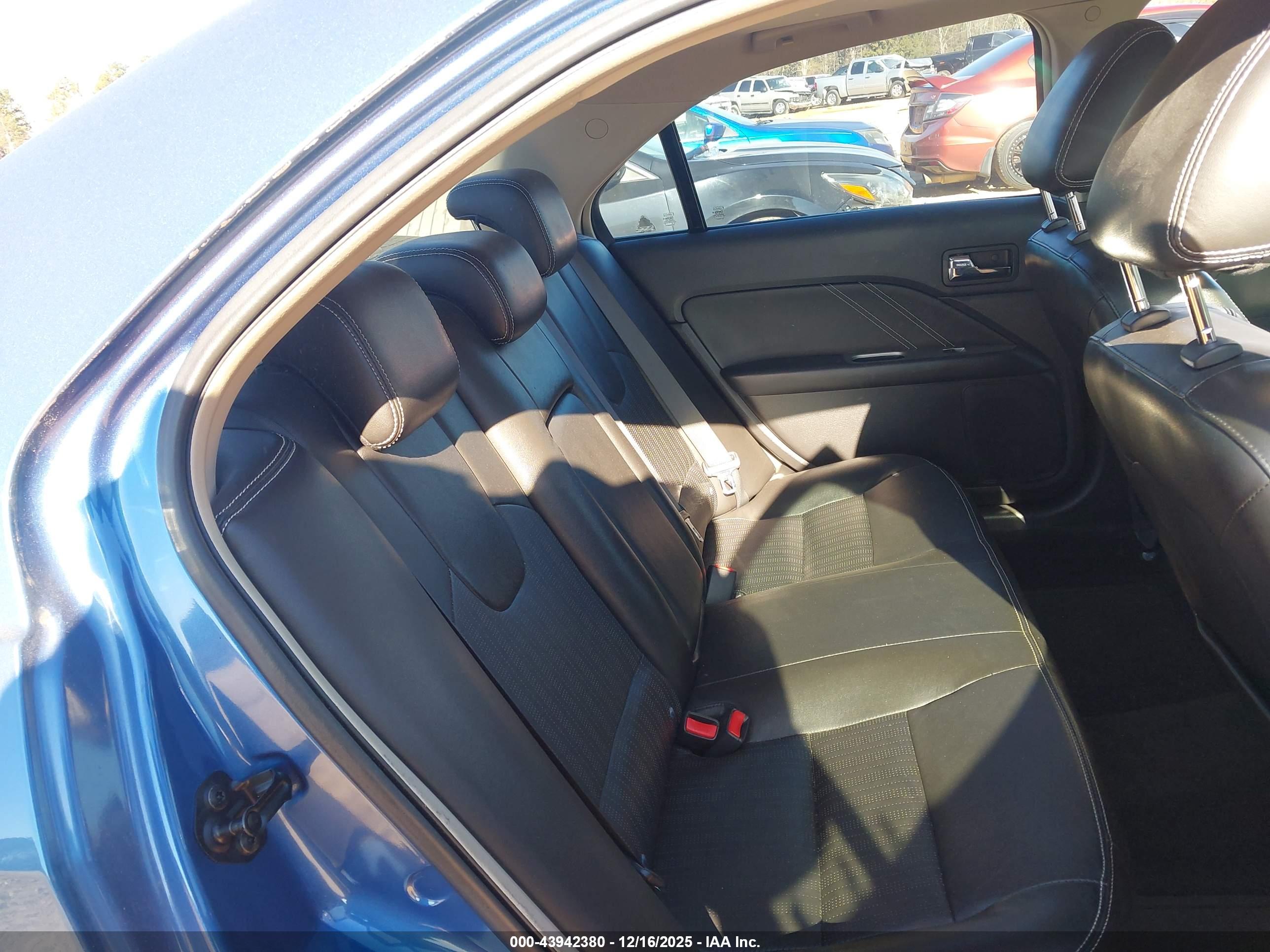 FORD FUSION image 8