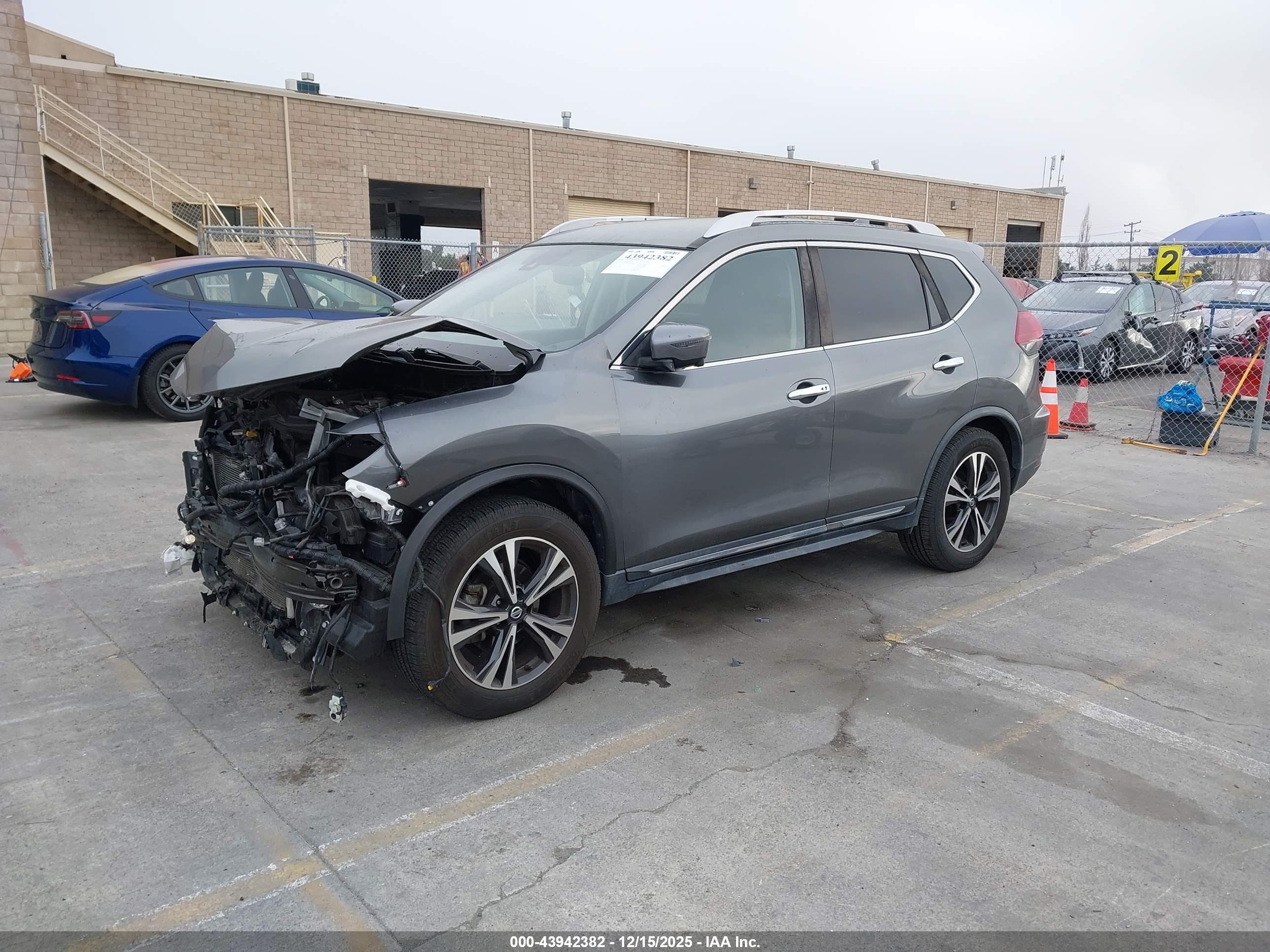 NISSAN ROGUE image 2