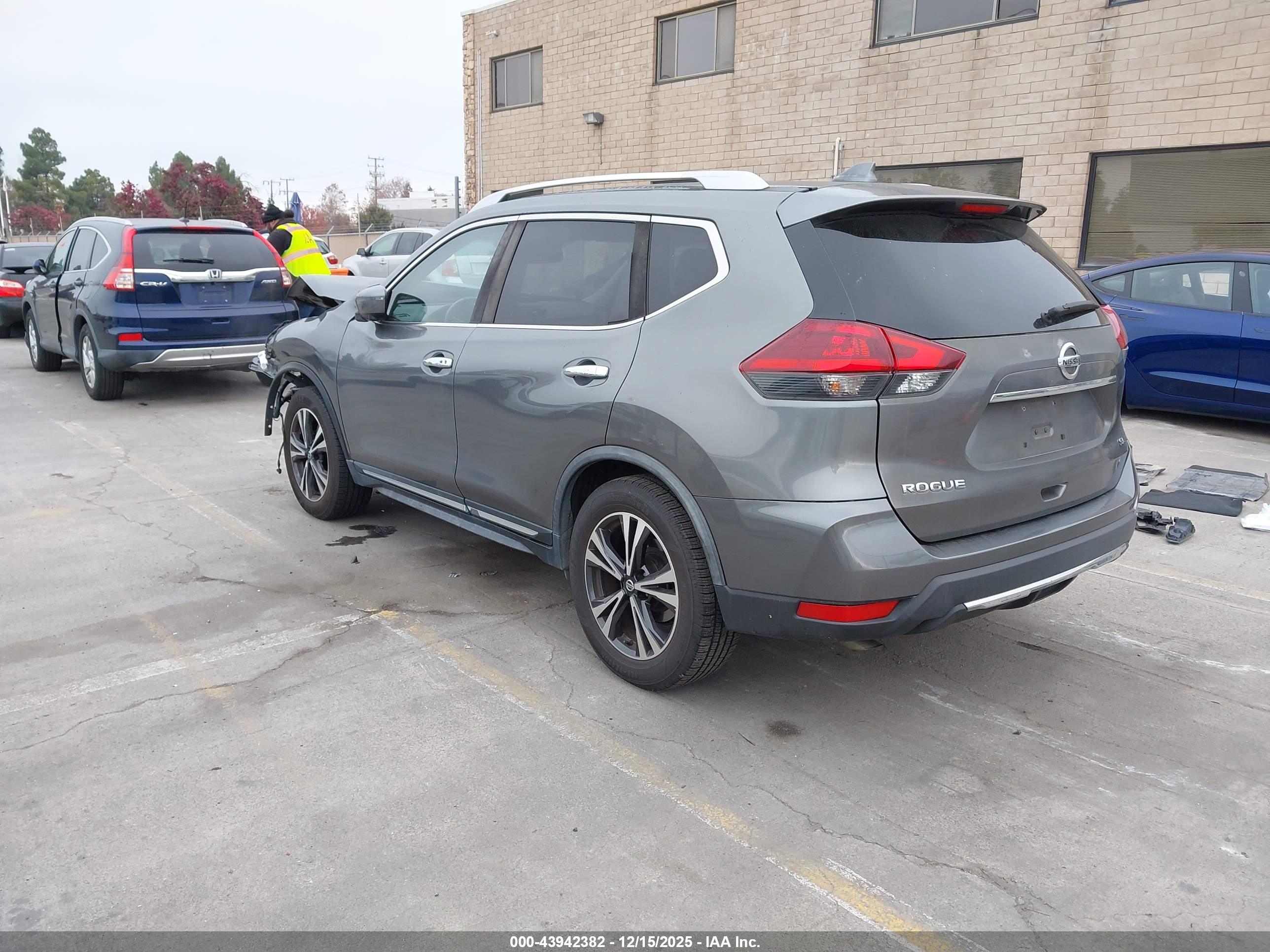 NISSAN ROGUE image 3