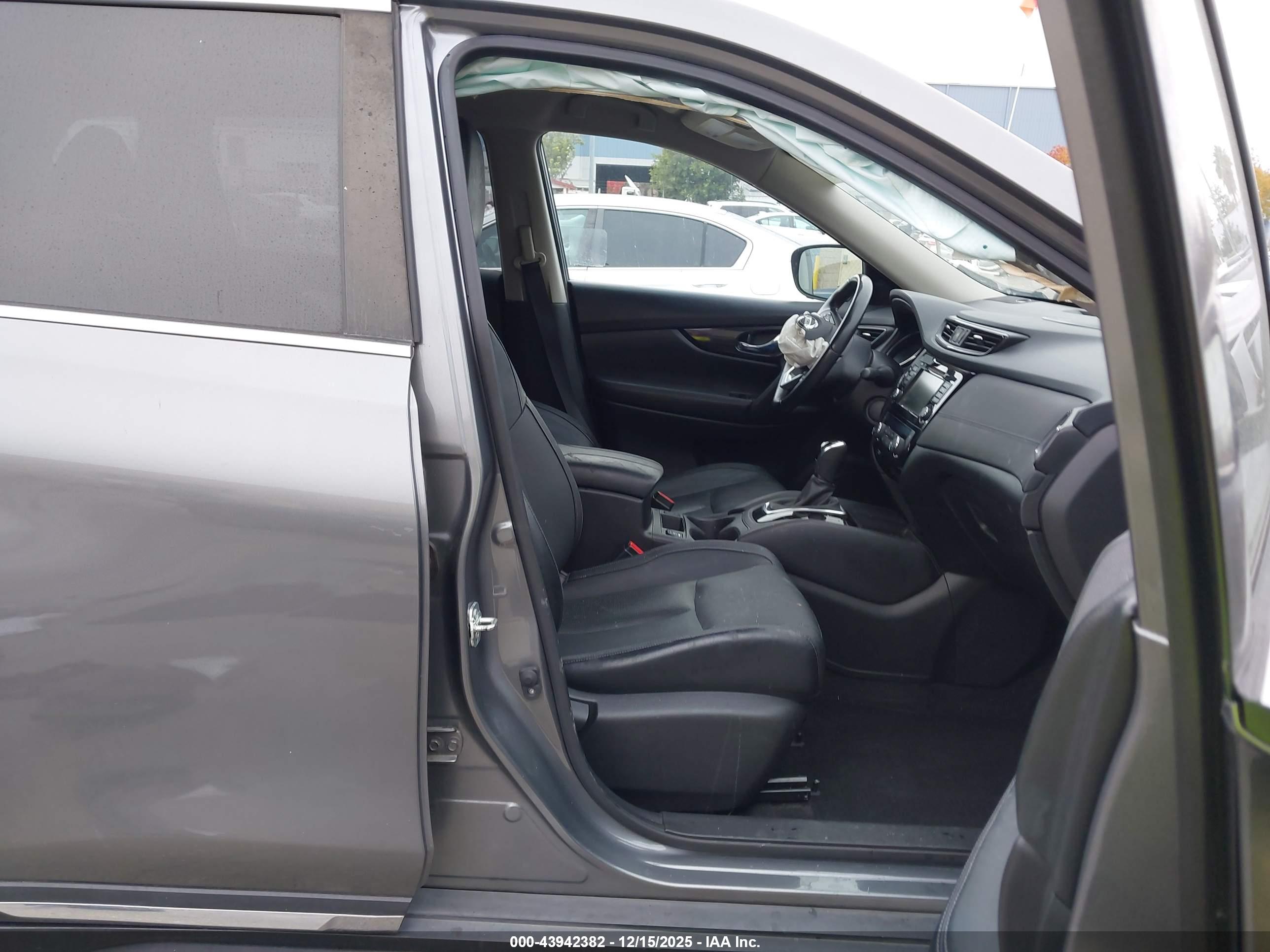 NISSAN ROGUE image 5