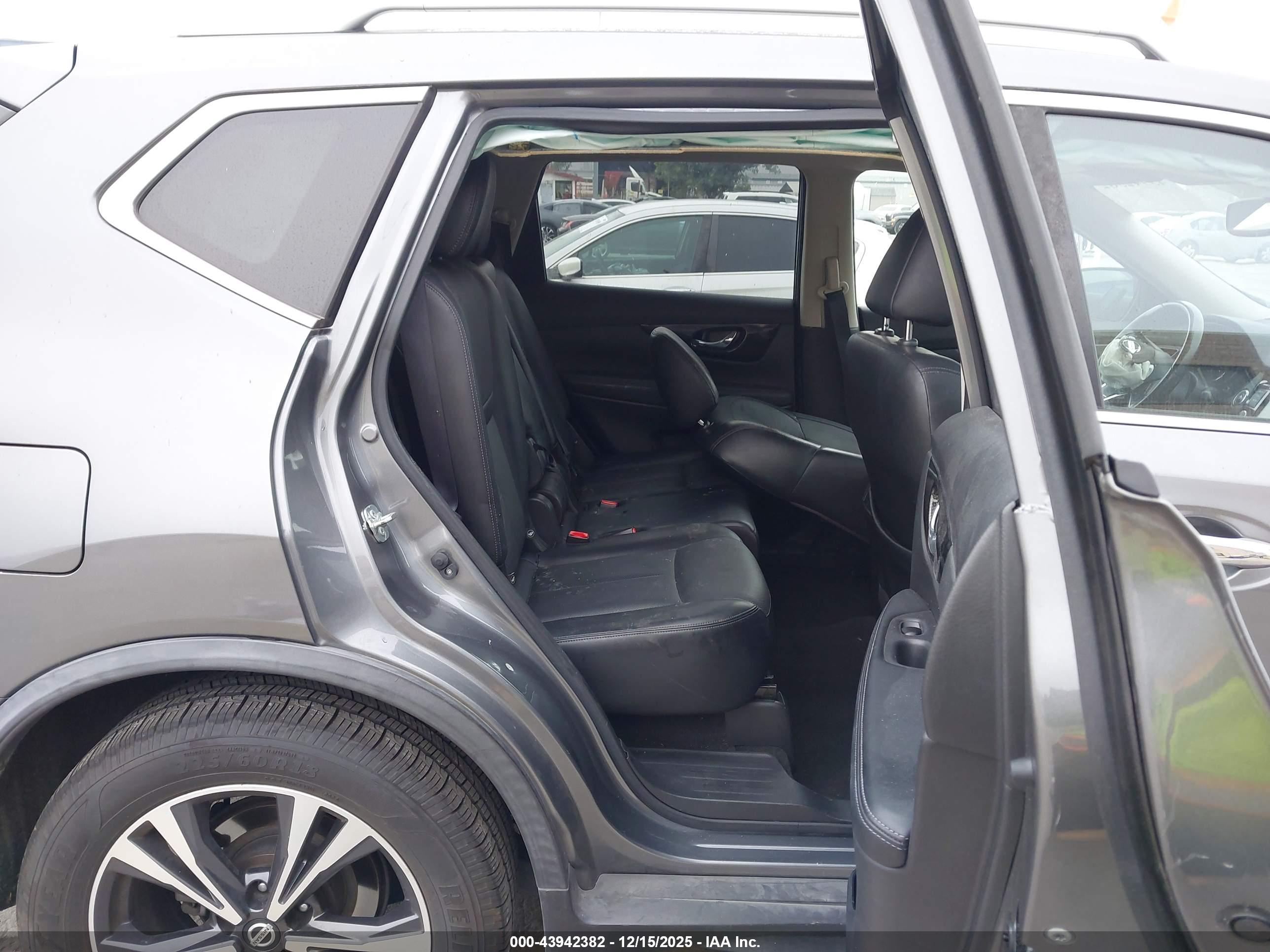 NISSAN ROGUE image 8