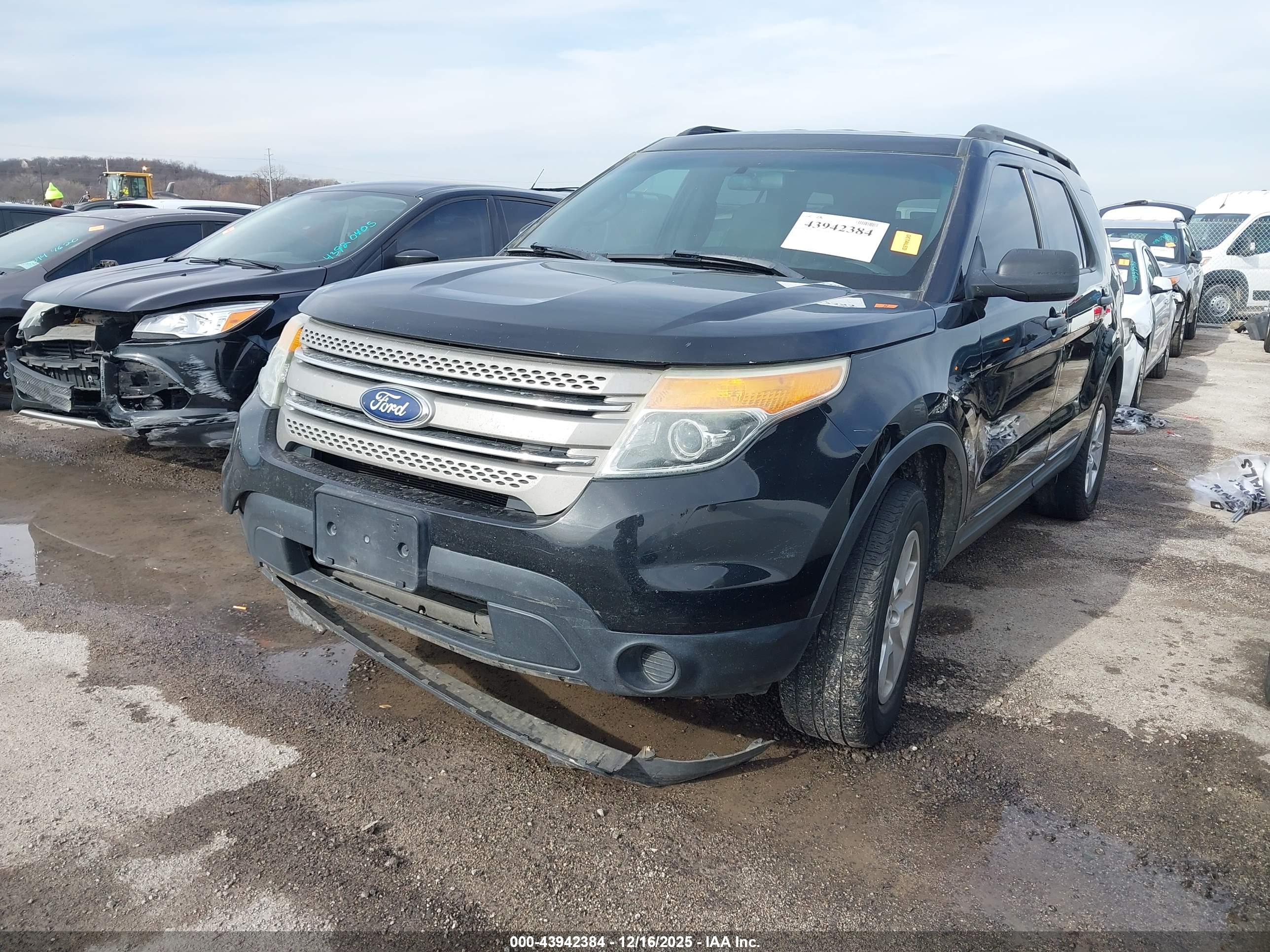 FORD EXPLORER image 2