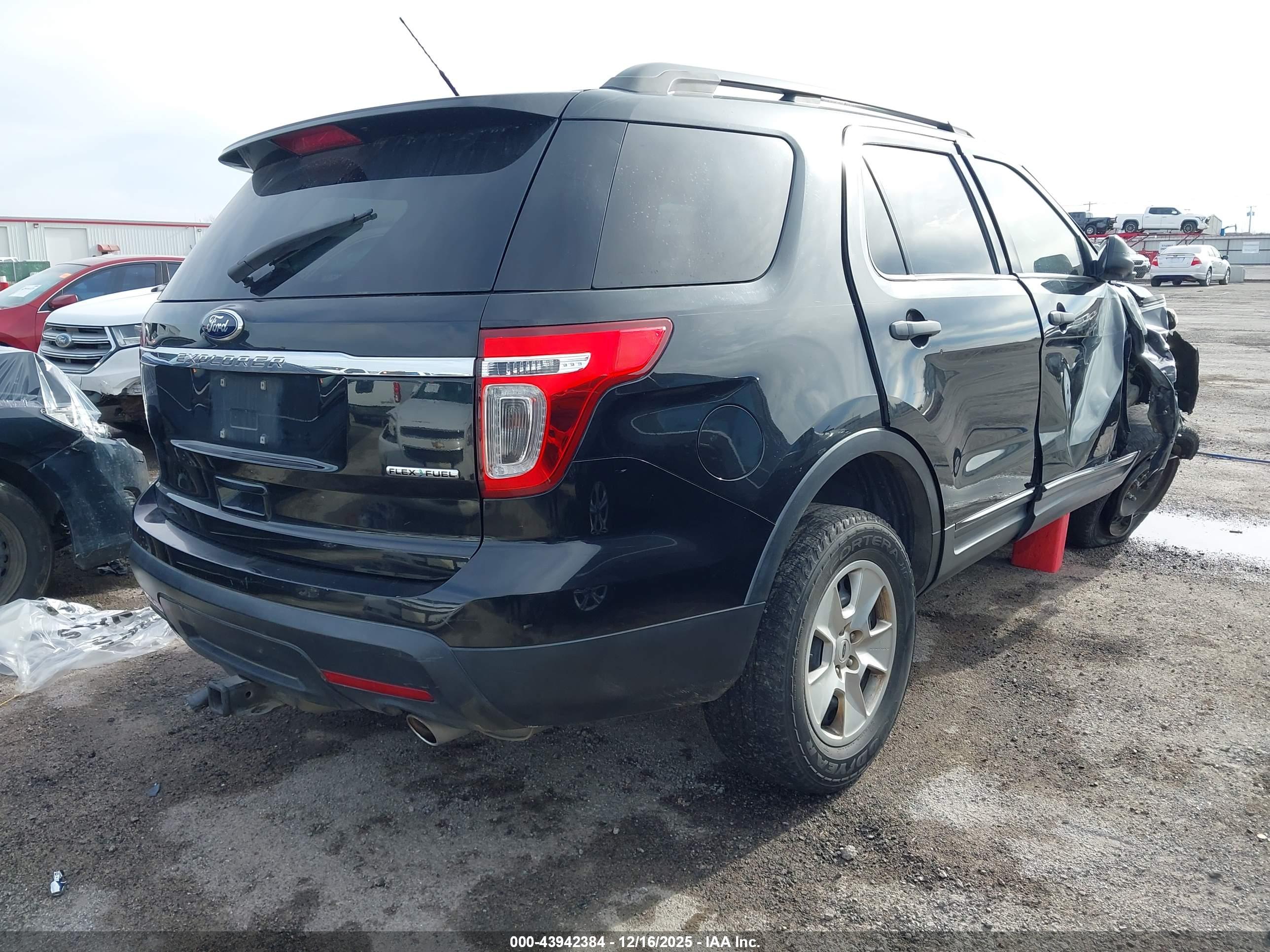 FORD EXPLORER image 4