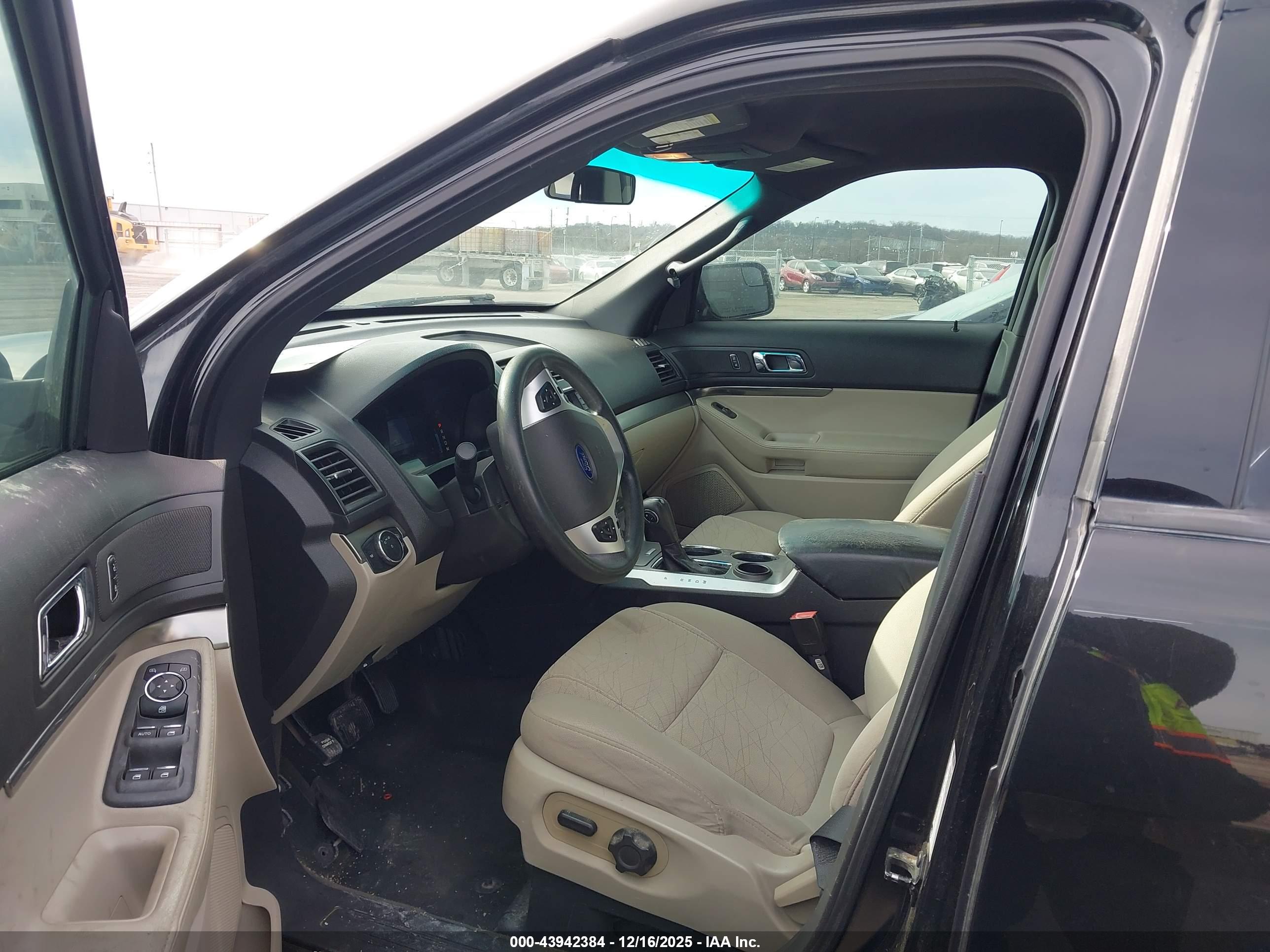 FORD EXPLORER image 5